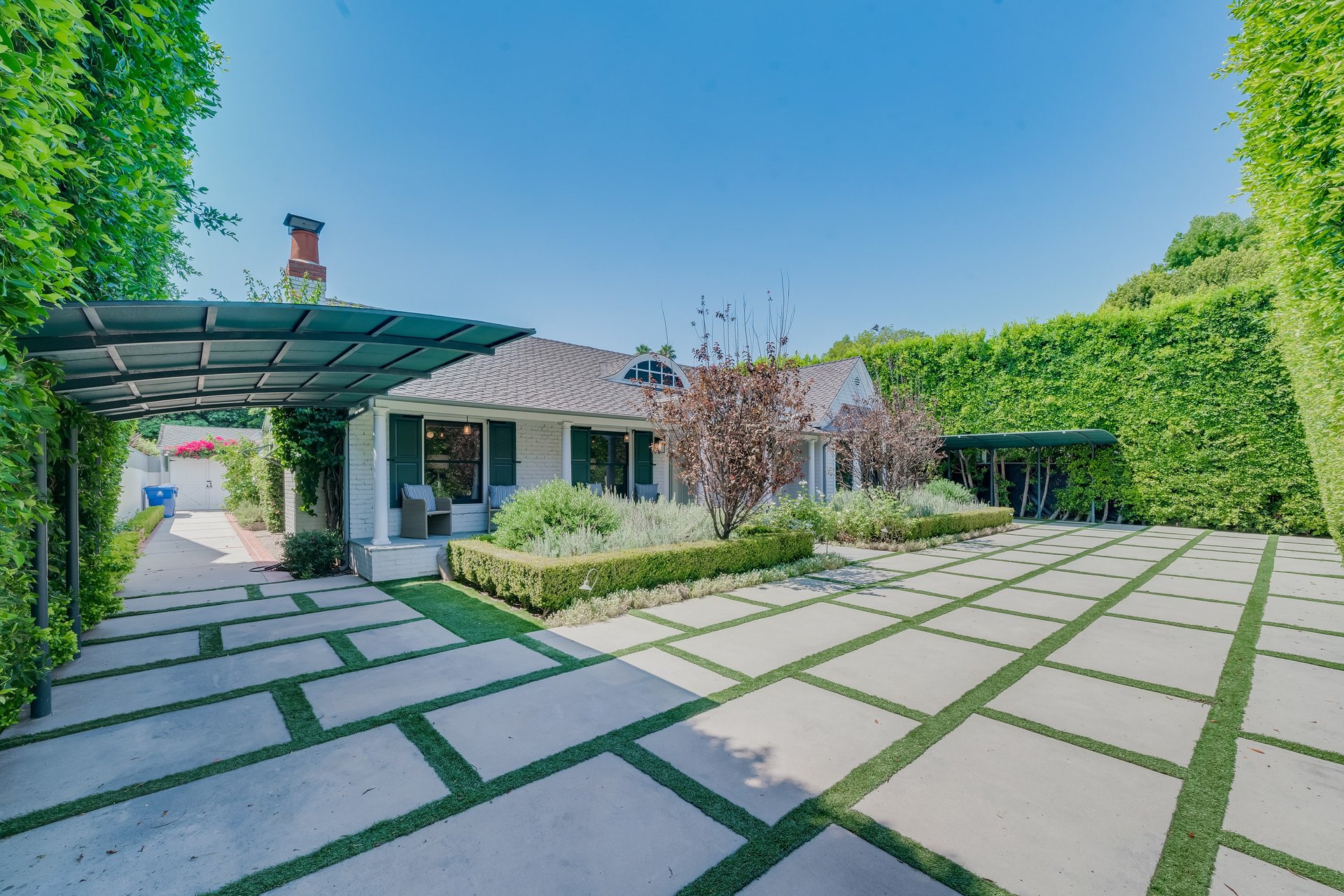A Hampton's Vibe Traditional Home in Studio City 