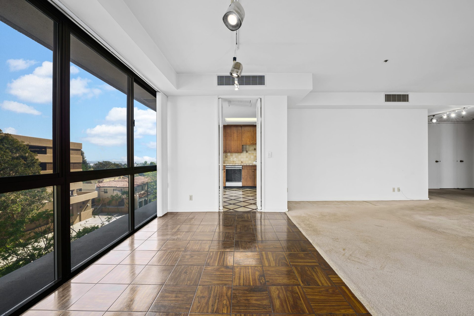 Westford #303, Wilshire Corridor