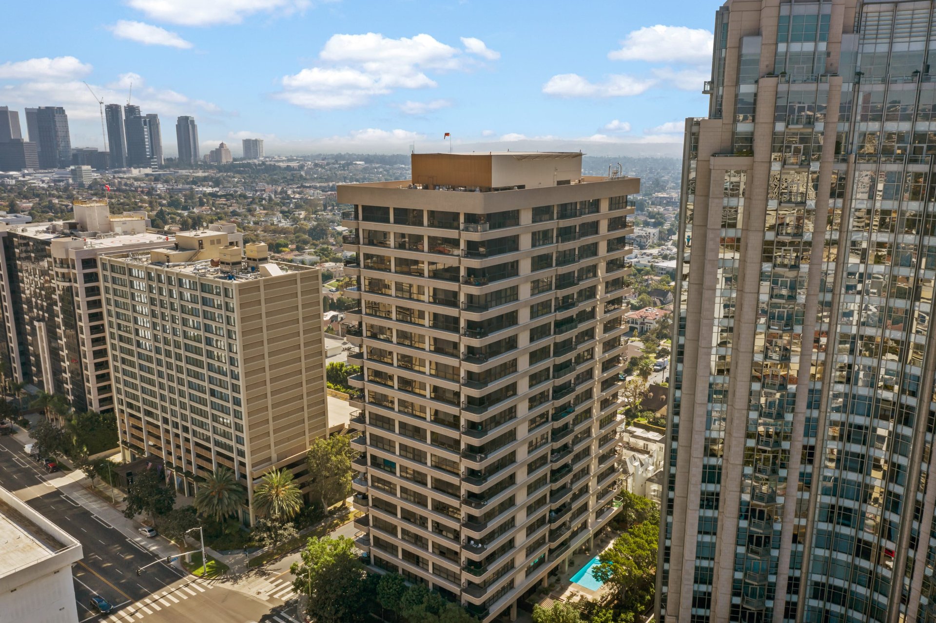 Westford #303, Wilshire Corridor