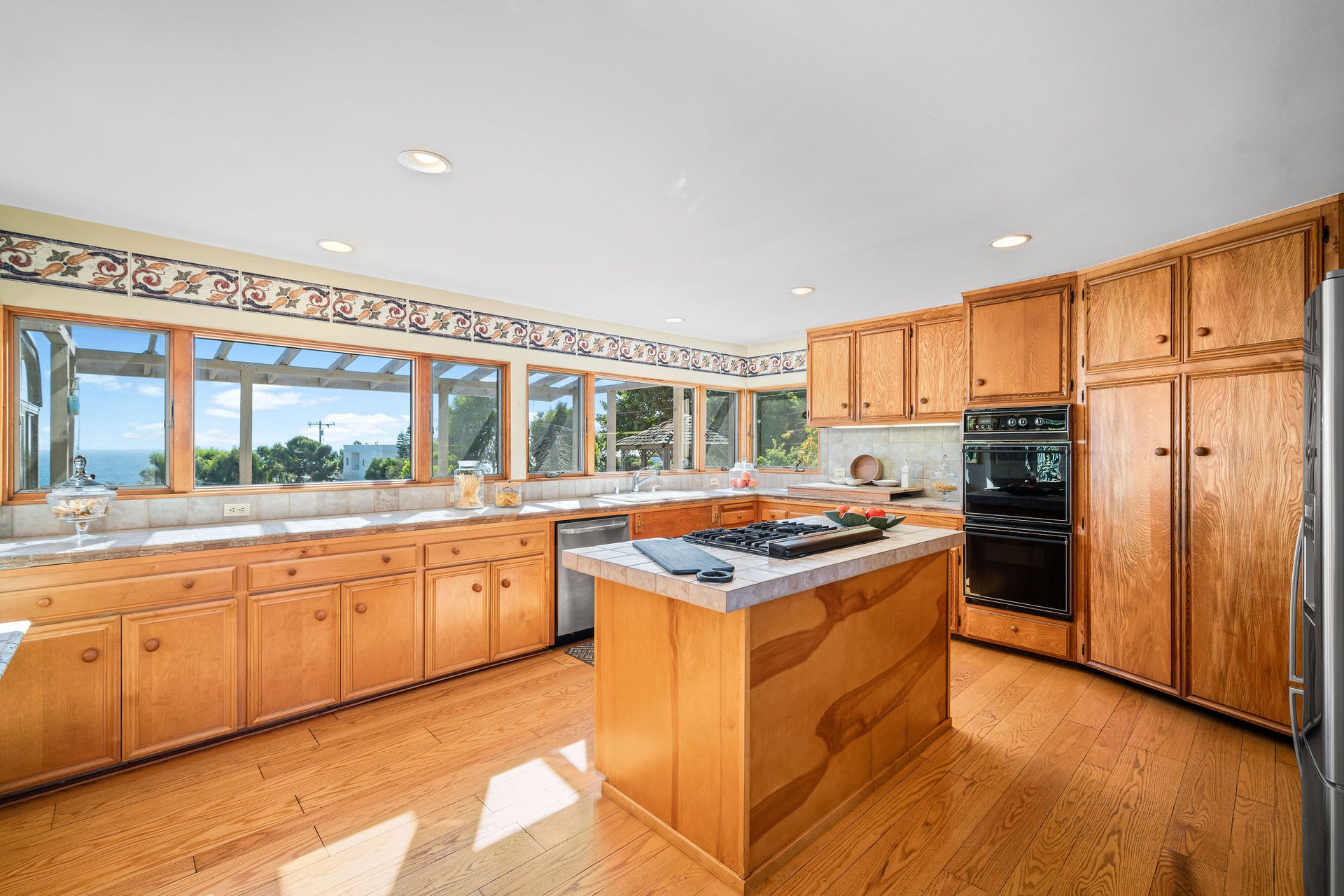 6353 Malibu Park Ln, Malibu