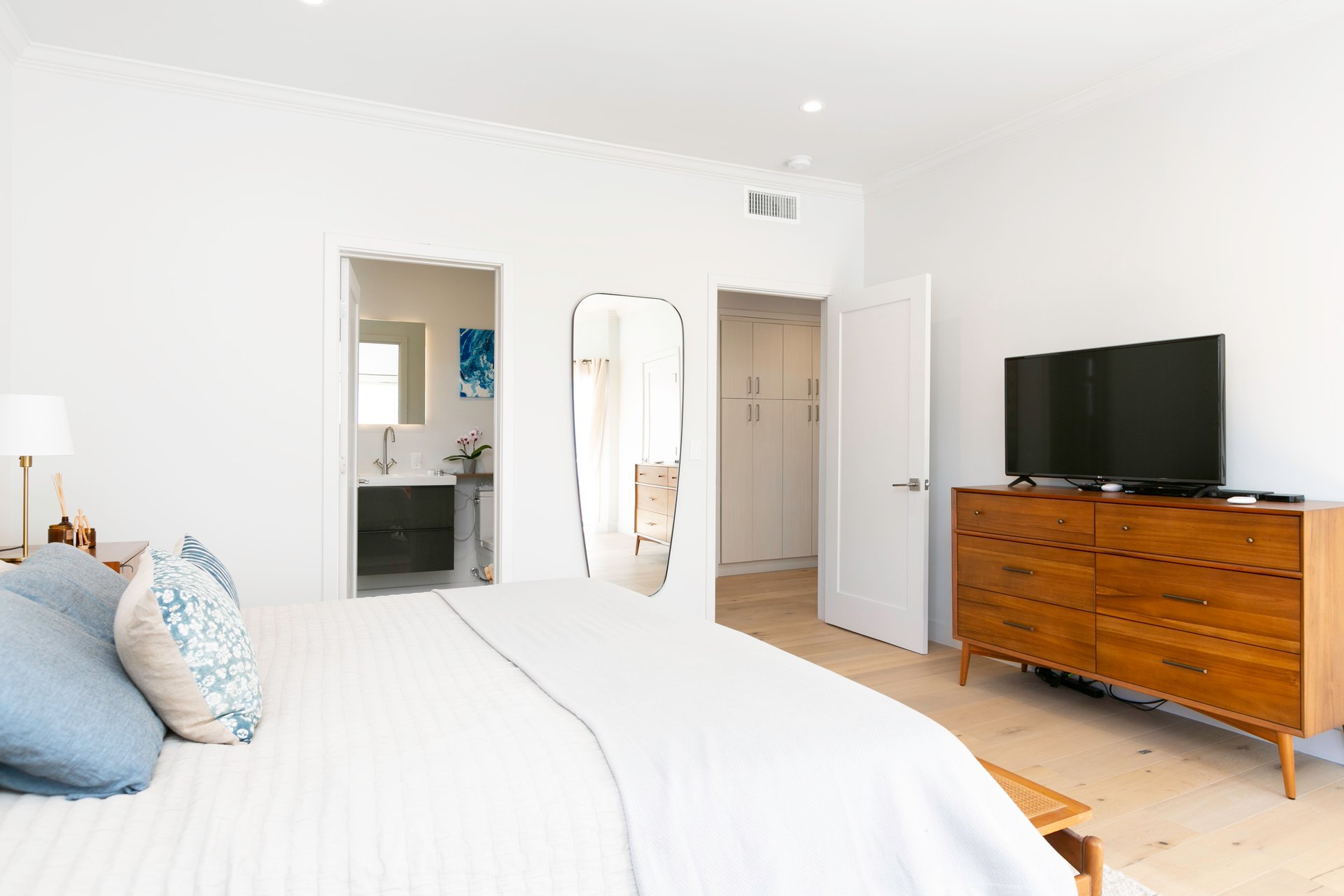 Renovated Townhome in Beverly Grove