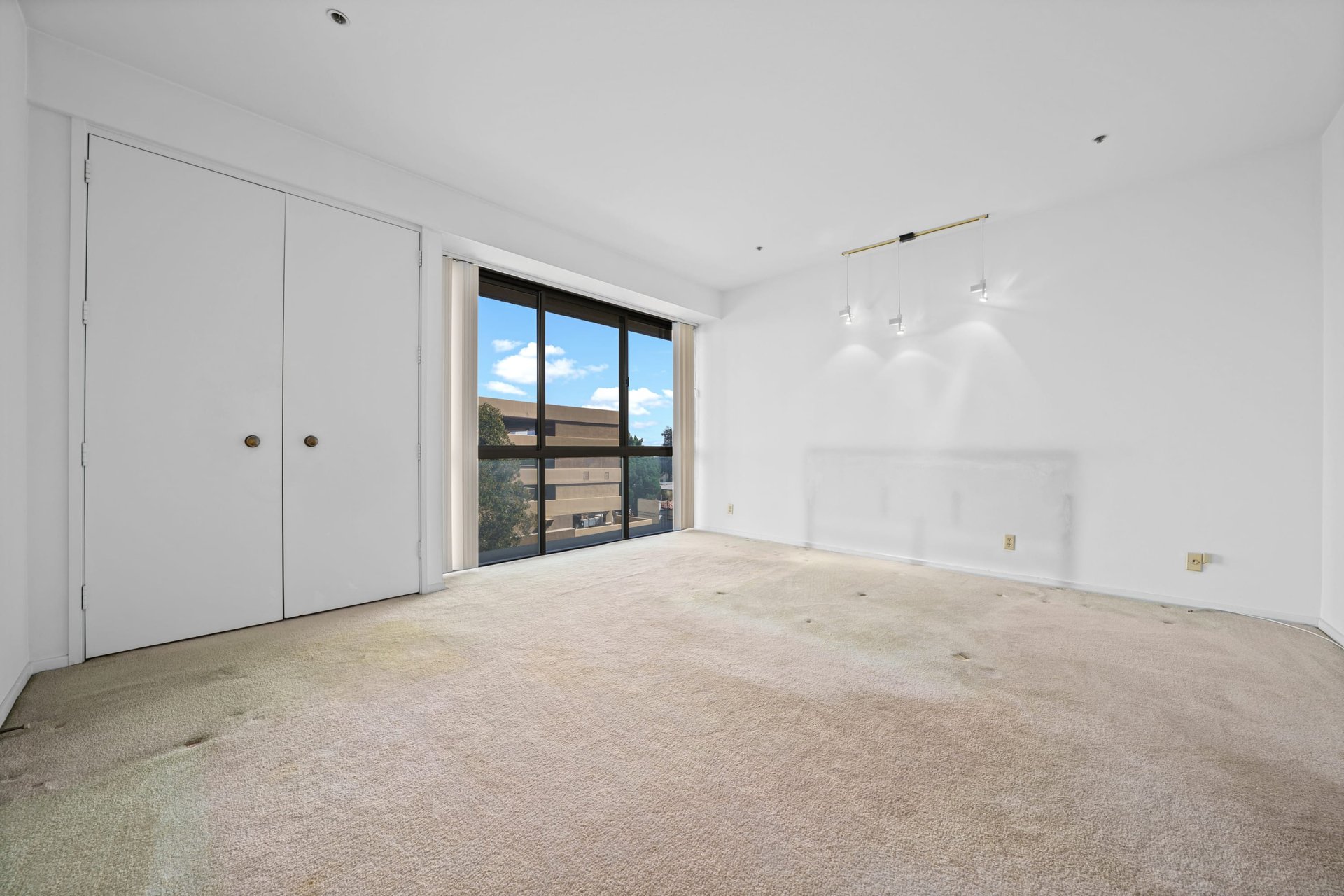 Westford #303, Wilshire Corridor