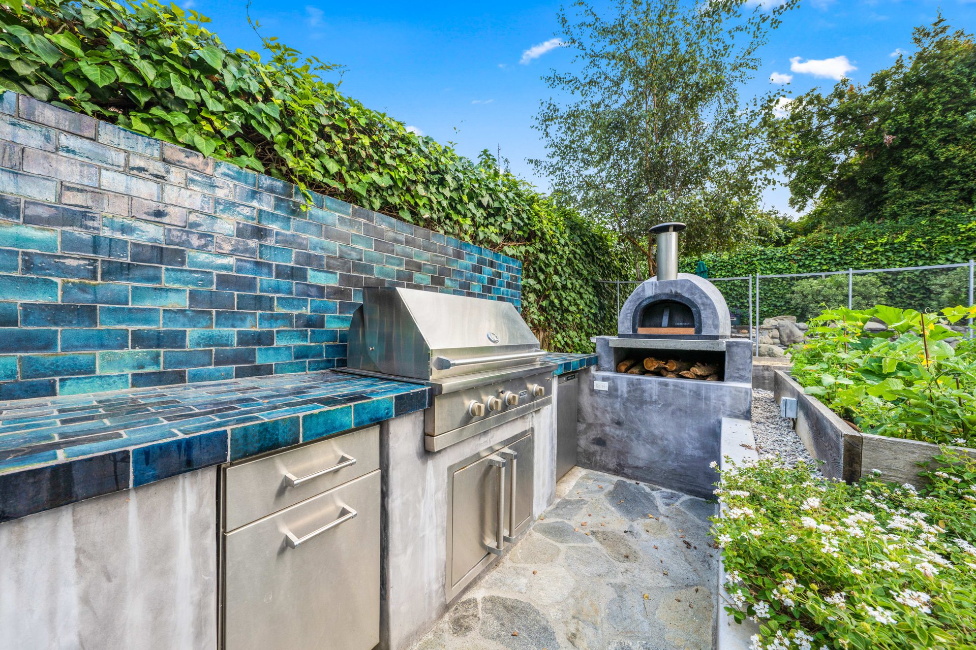 181 N Canyon View Dr, Brentwood