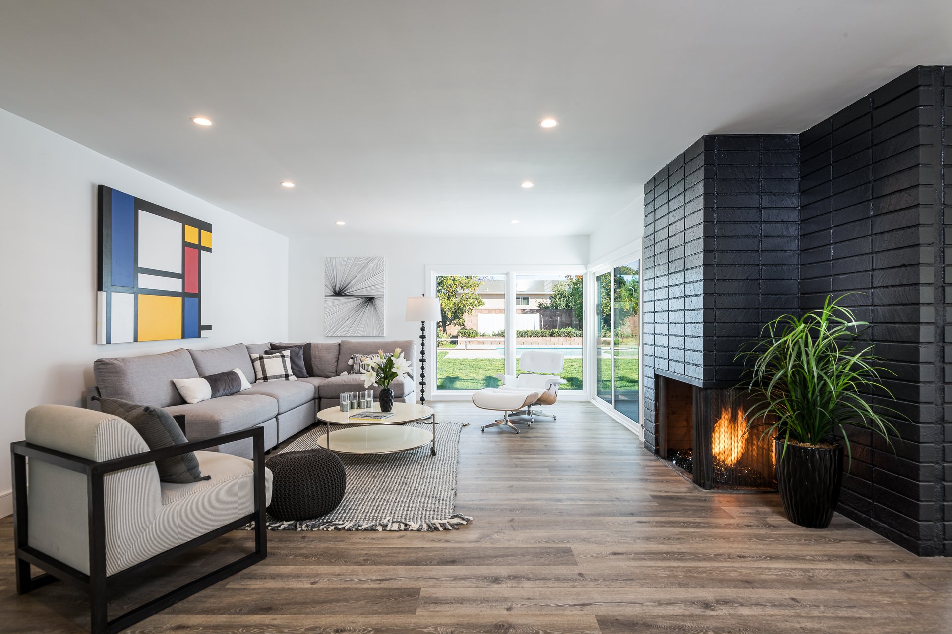 Mid-Century Smart Home in Woodland Hills