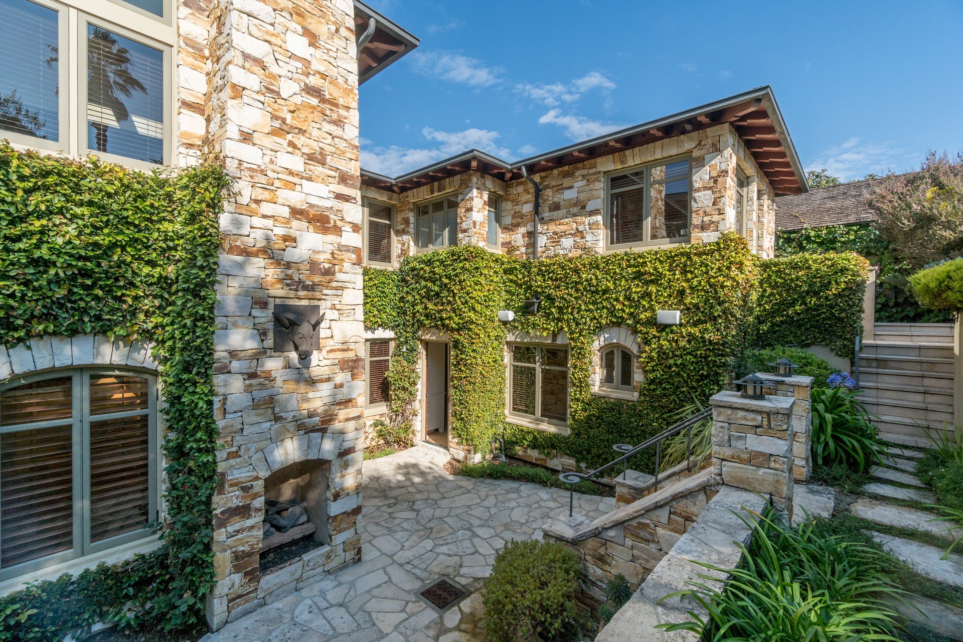 26077 Scenic Rd