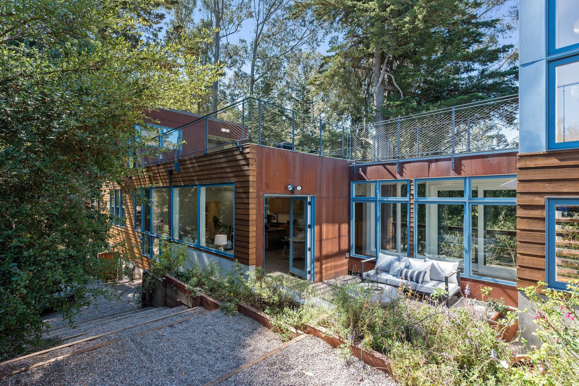 8210 Skyline Blvd