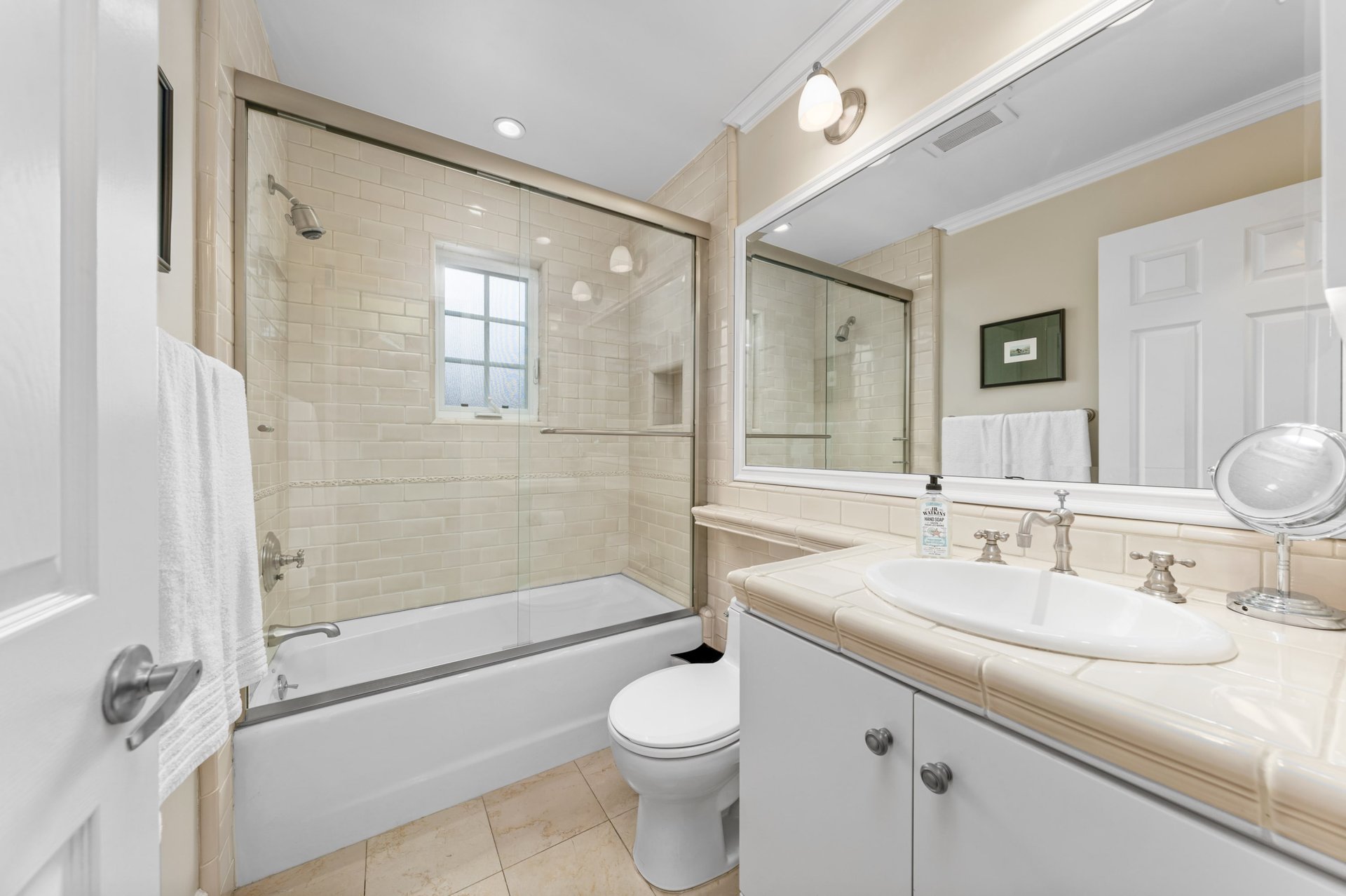 14811 Sutton St, Sherman Oaks