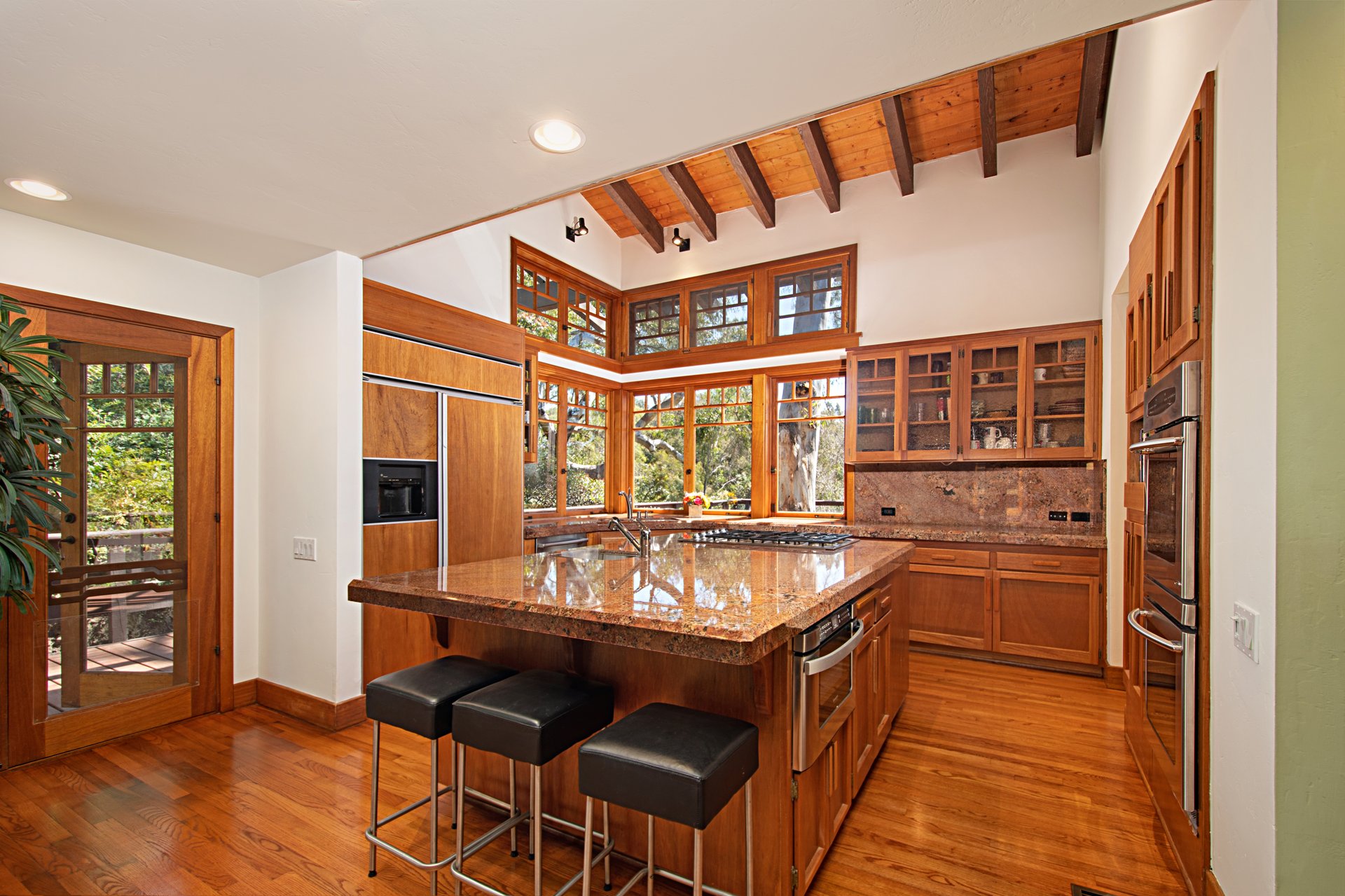CONTEMPORARY CRAFTSMAN