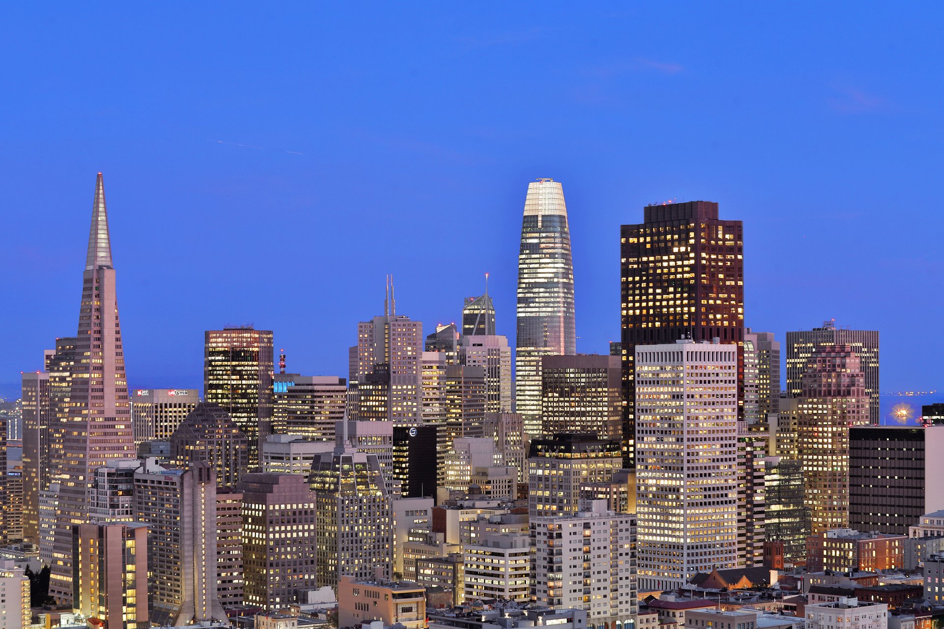Leased | 999 Green St #2102