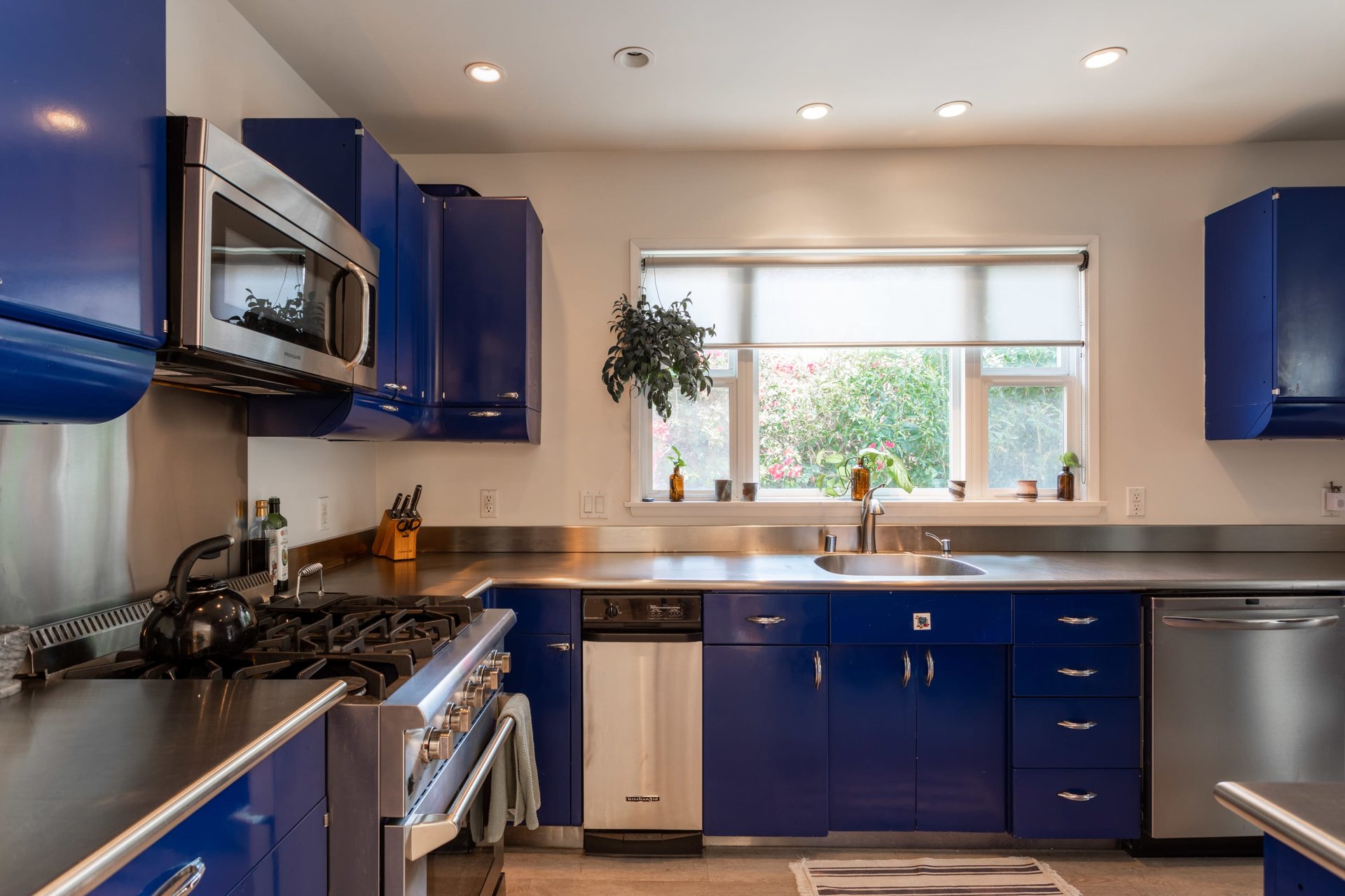 Tranquil Light-Soaked Artist’s Home in Mar Vista