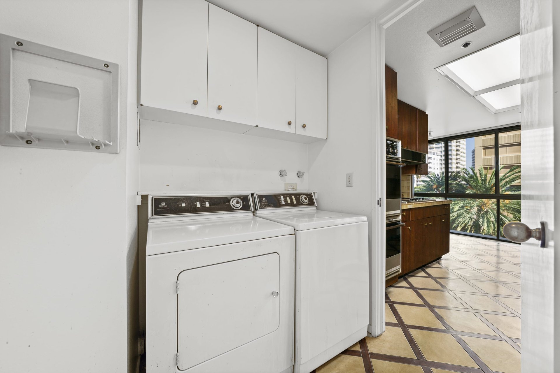 Westford #303, Wilshire Corridor