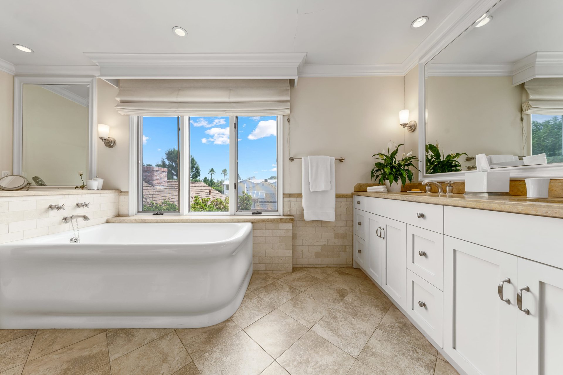14811 Sutton St, Sherman Oaks