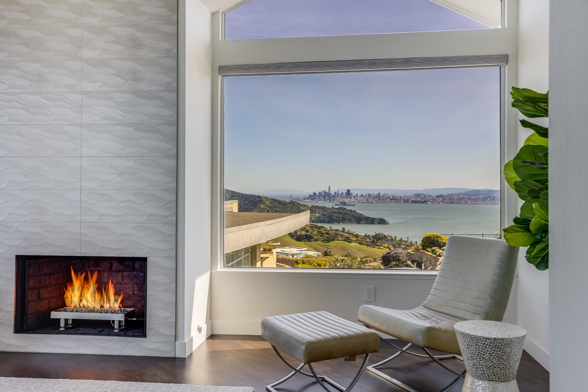 Spectacular Contemporary View Residence 