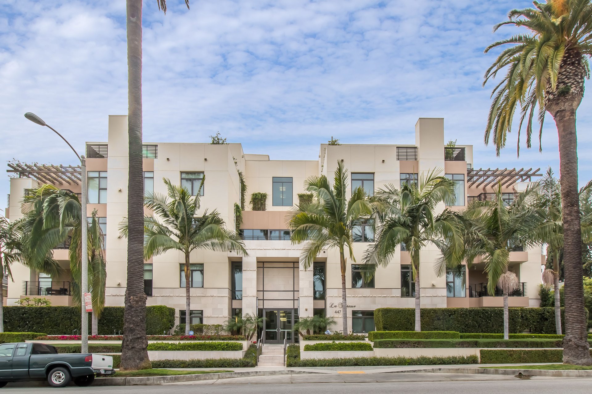 447 N Doheny Dr, #305