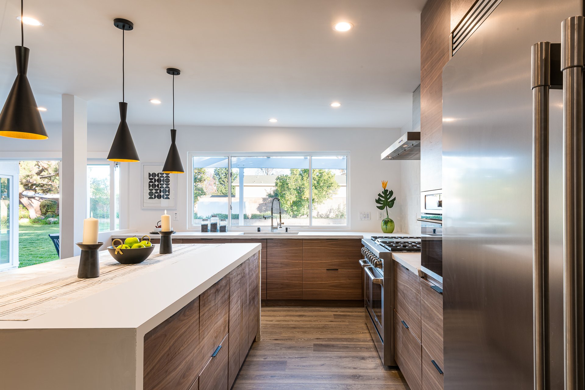 Mid-Century Smart Home in Woodland Hills