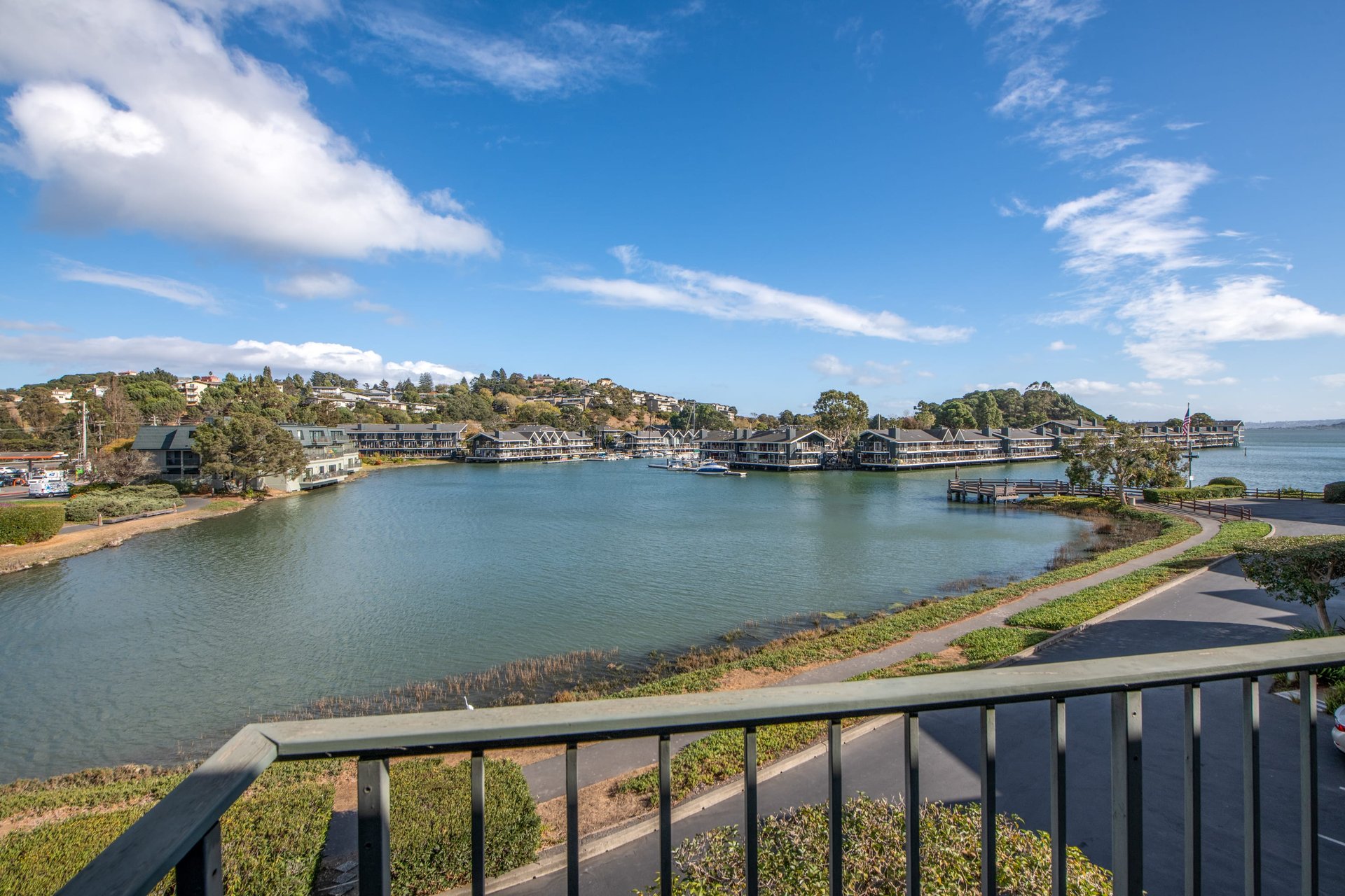 28 Greenwood Bay Dr