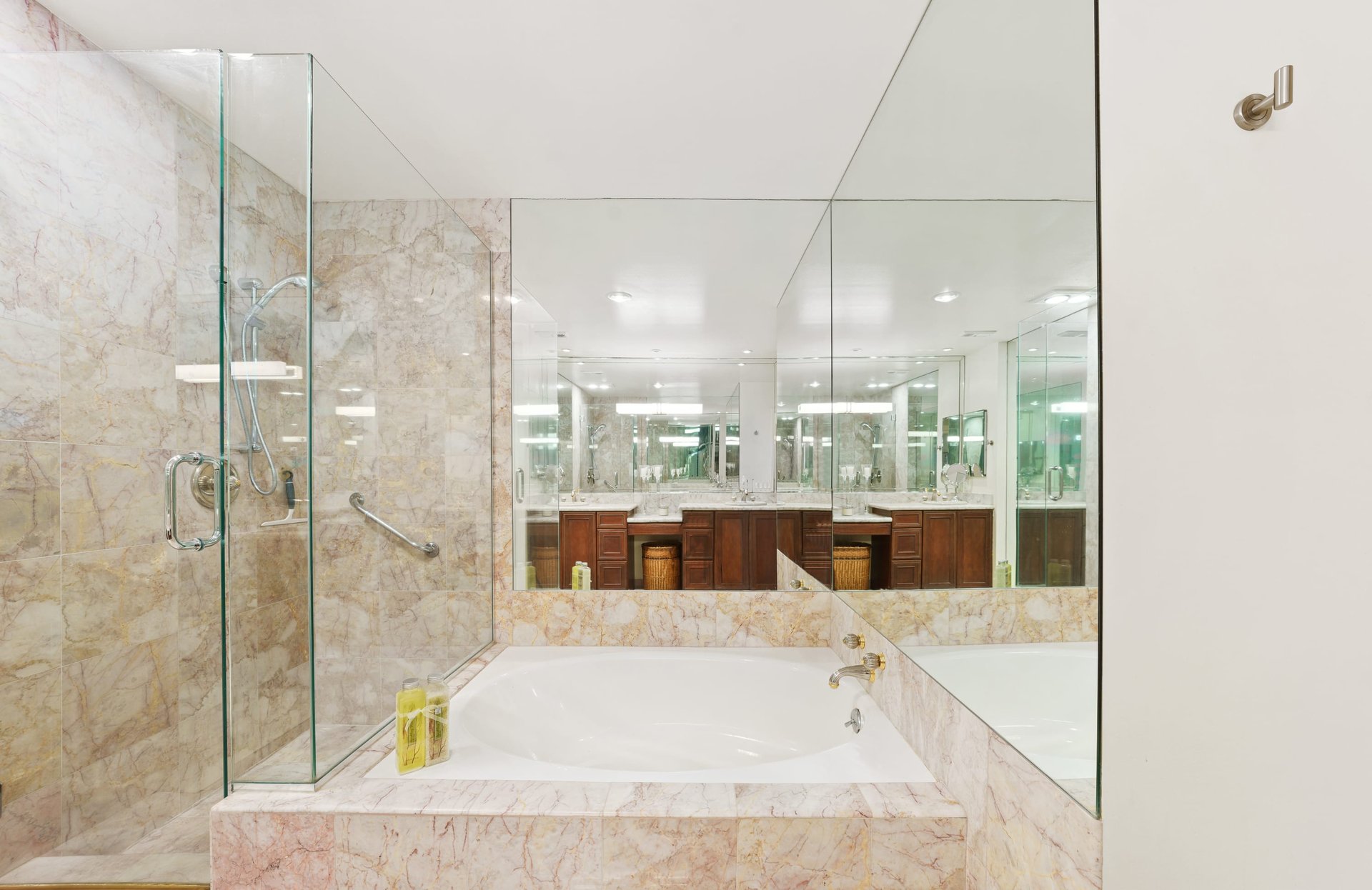 1520 S Beverly Glen Blvd #301, Westwood
