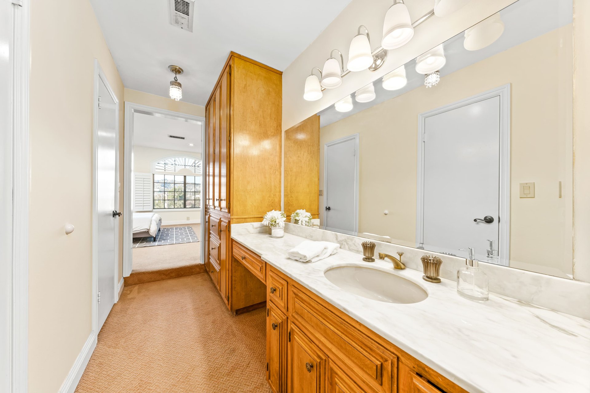 8712 Gregory Way #403, Pico-Robertson