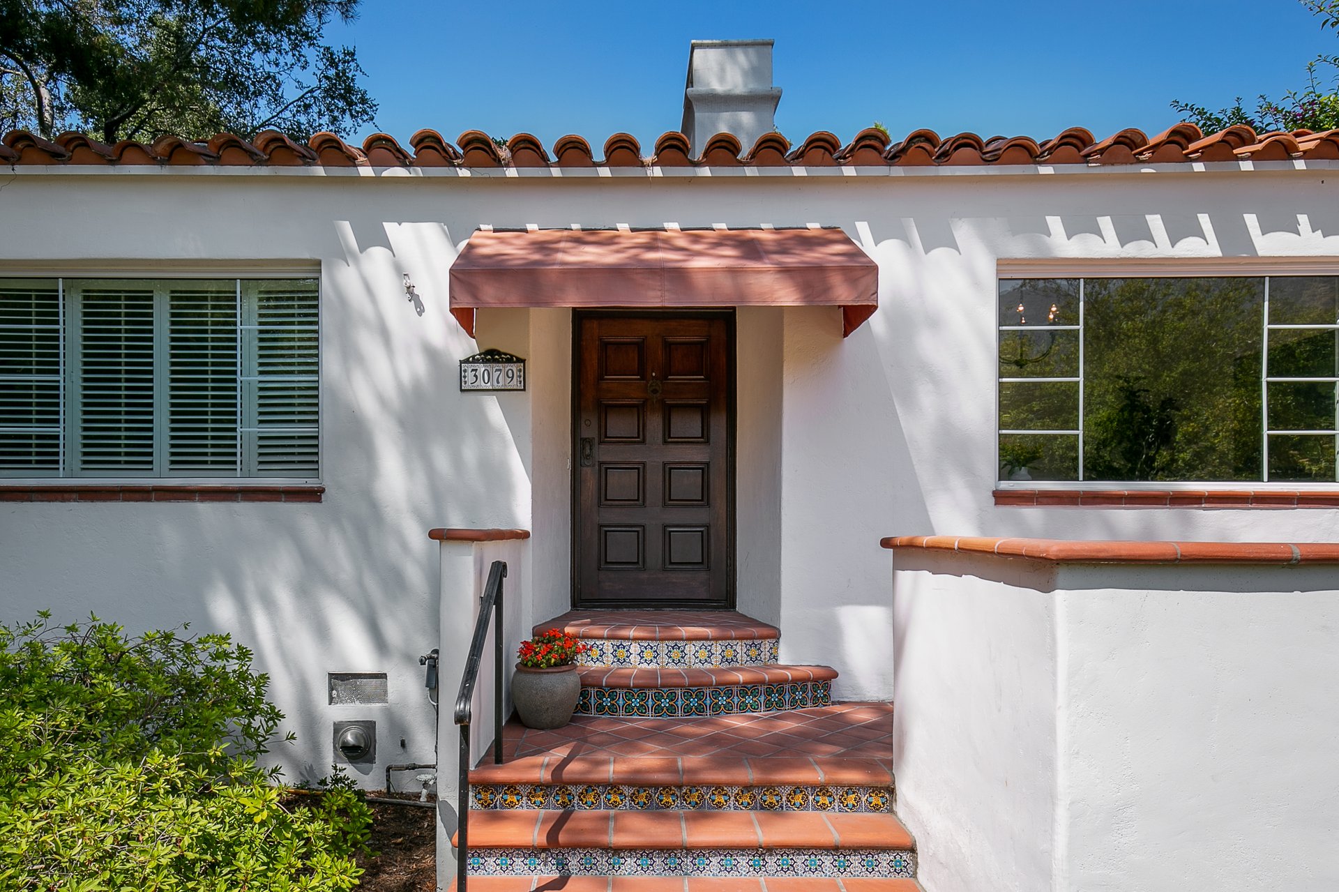 Spanish Colonial Revival with glorious mountain views in Altadena
