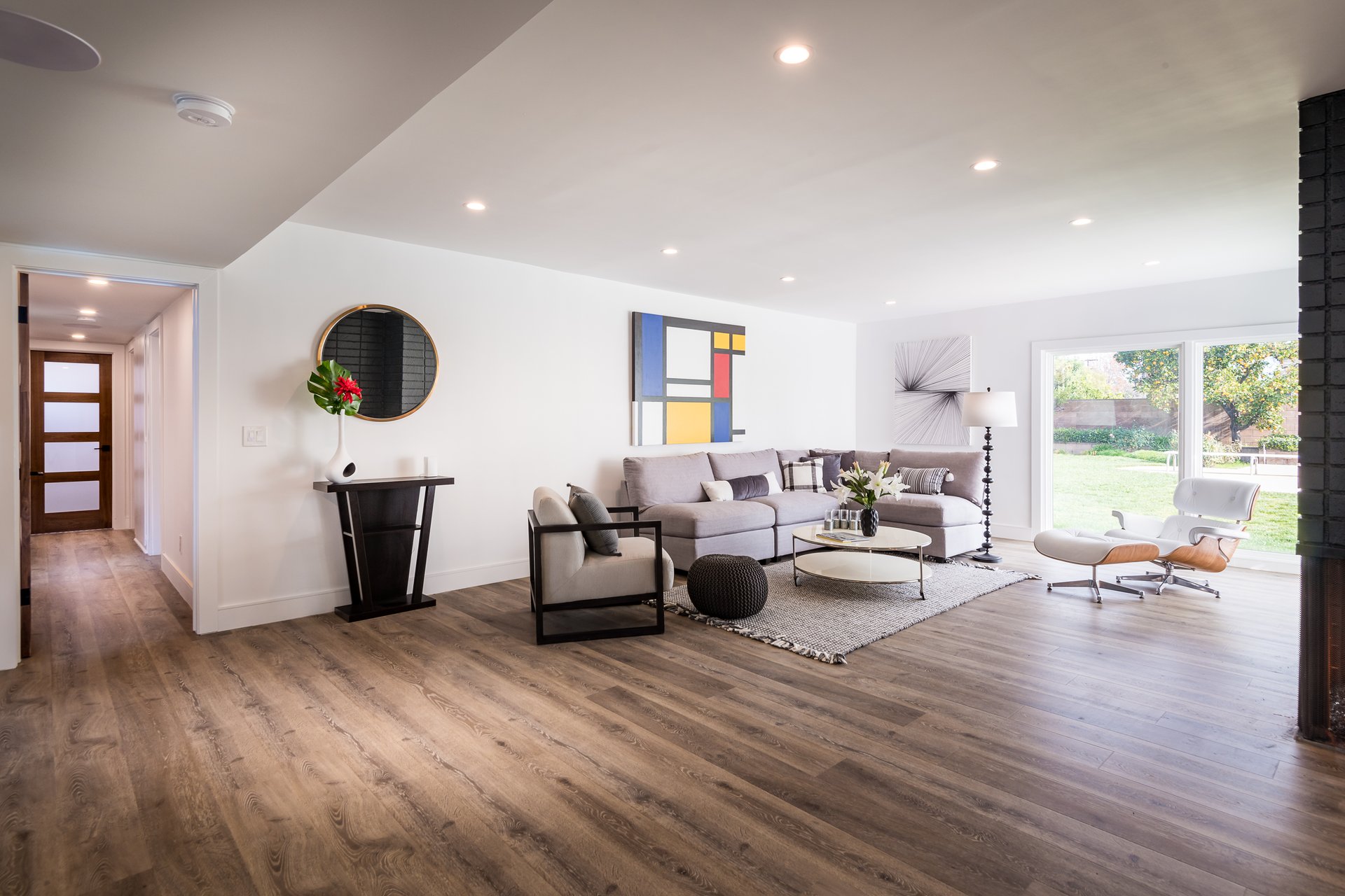 Mid-Century Smart Home in Woodland Hills