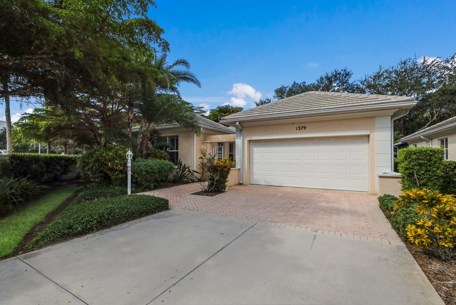 1379 Tearose Place