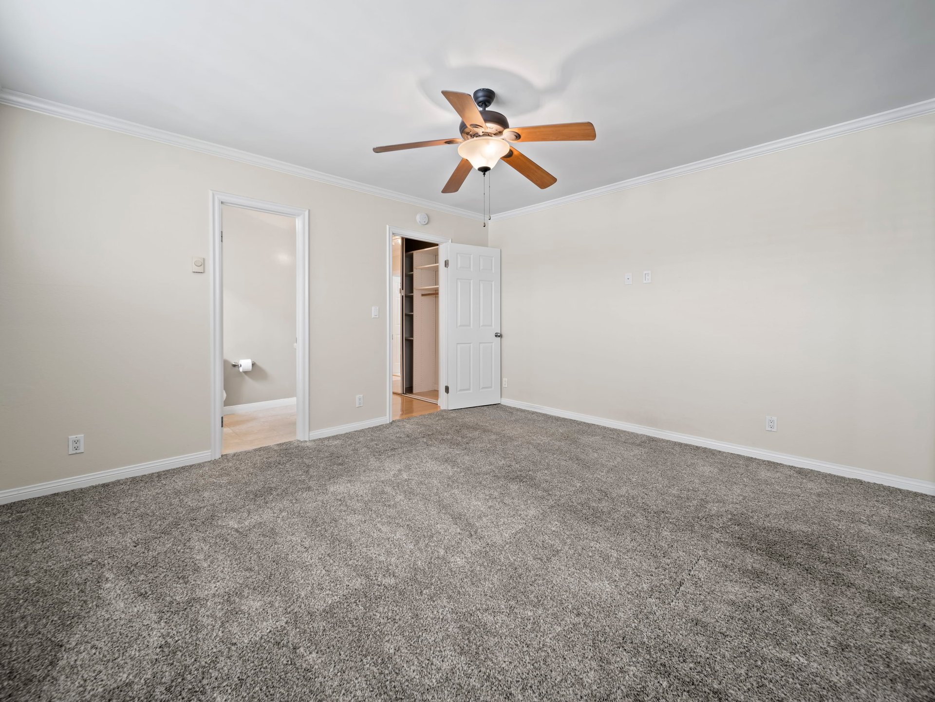 LEASED | 837 N West Knoll Dr Unit 319