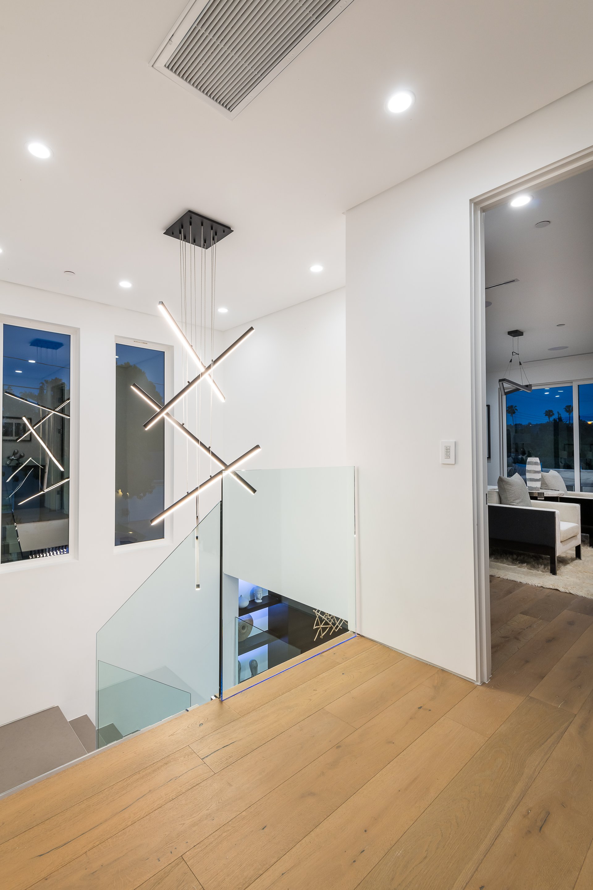 Stunning Modern Smart Home in Sherman Oaks