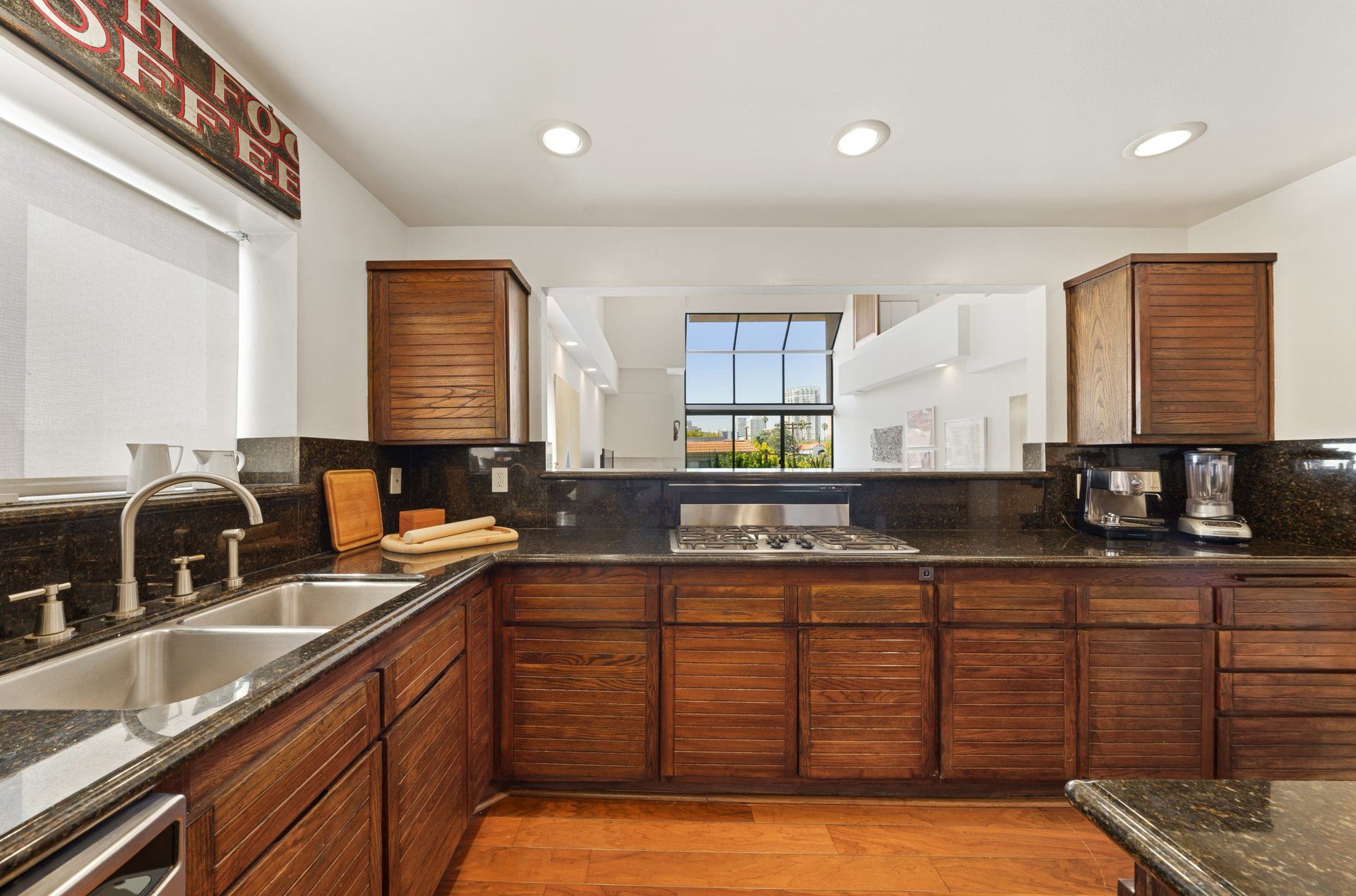 1520 S Beverly Glen Blvd #301, Westwood