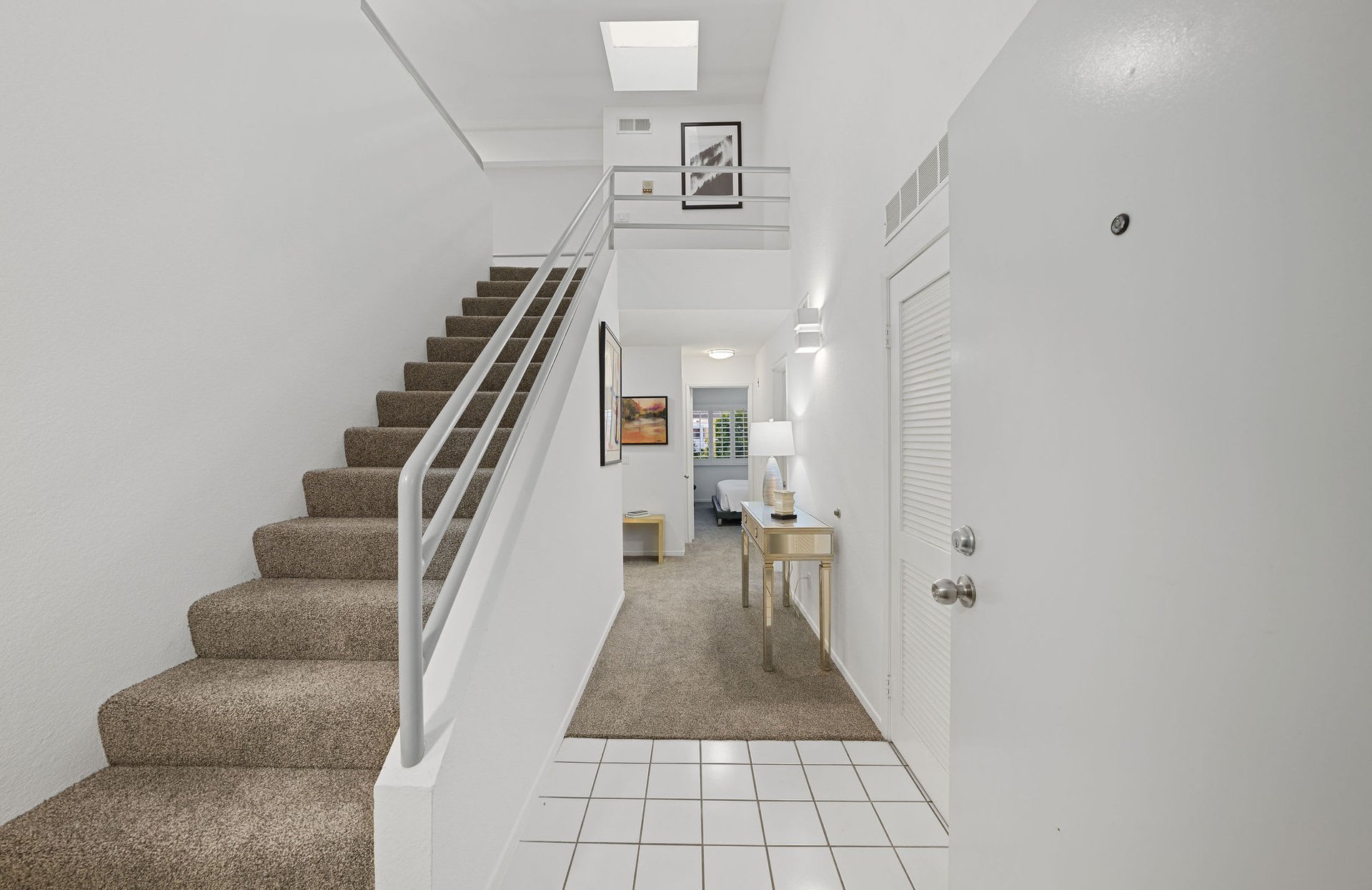 1010 California Ave #307, North of Wilshire