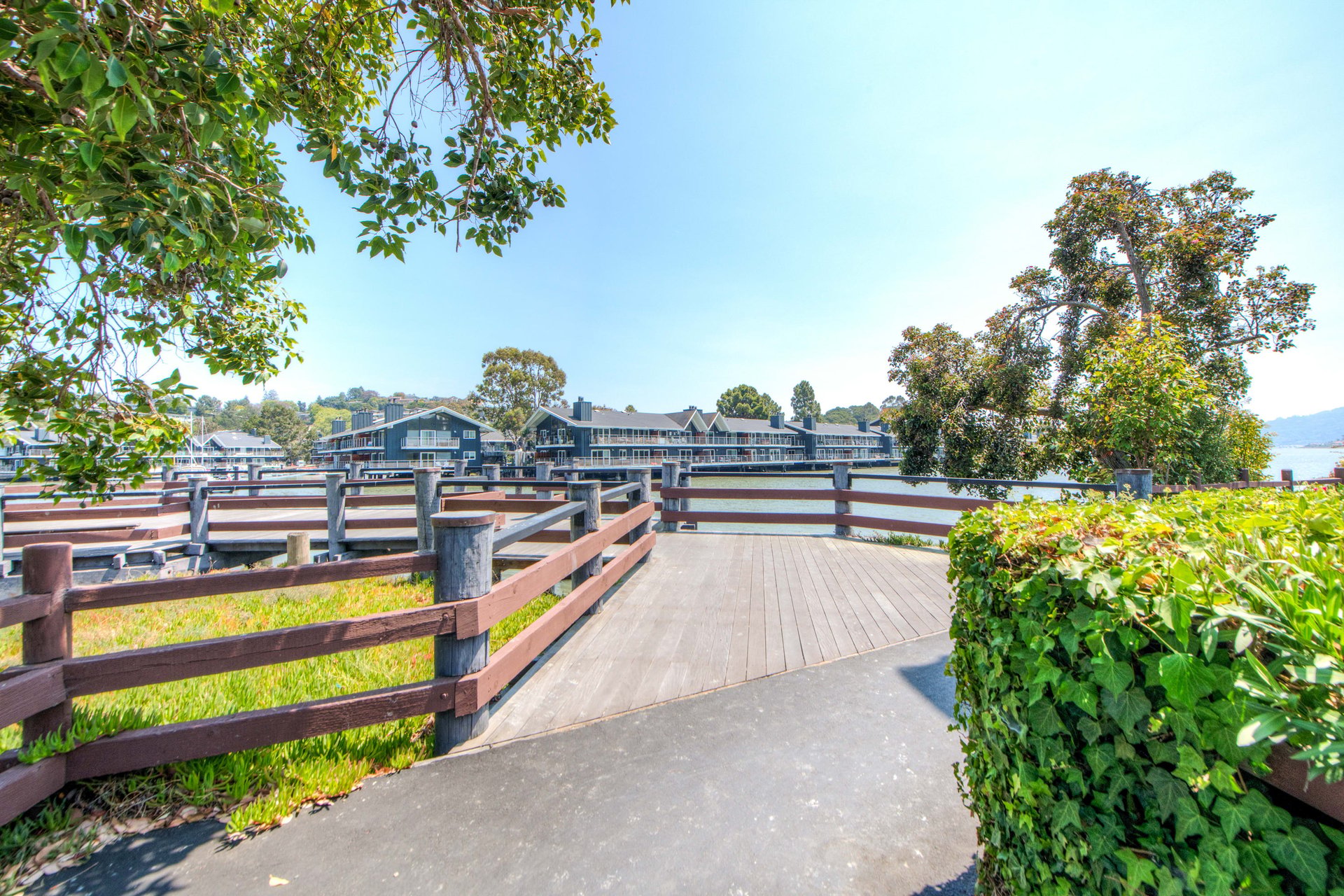 28 Greenwood Bay Dr