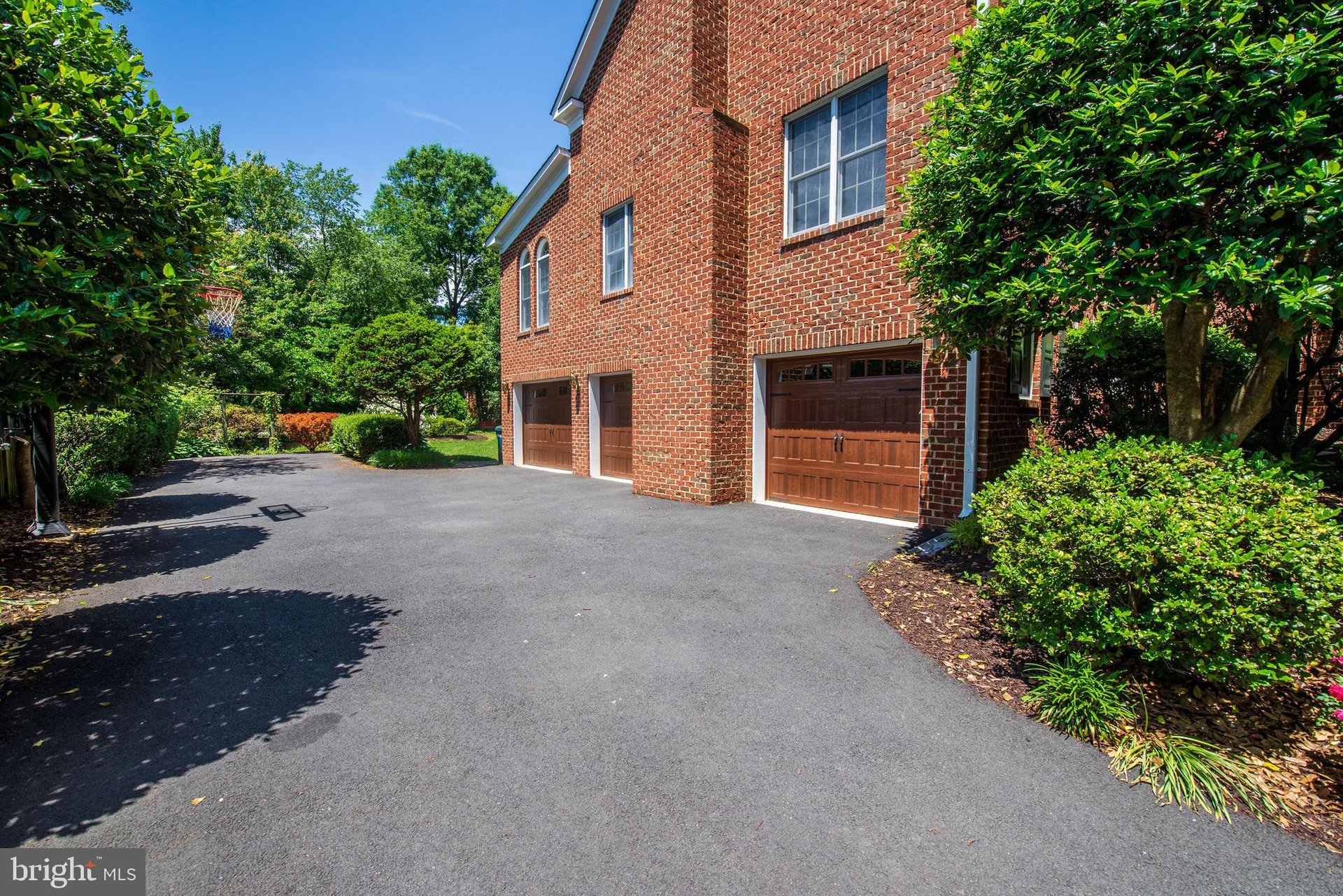 9496 Lynnhall Pl