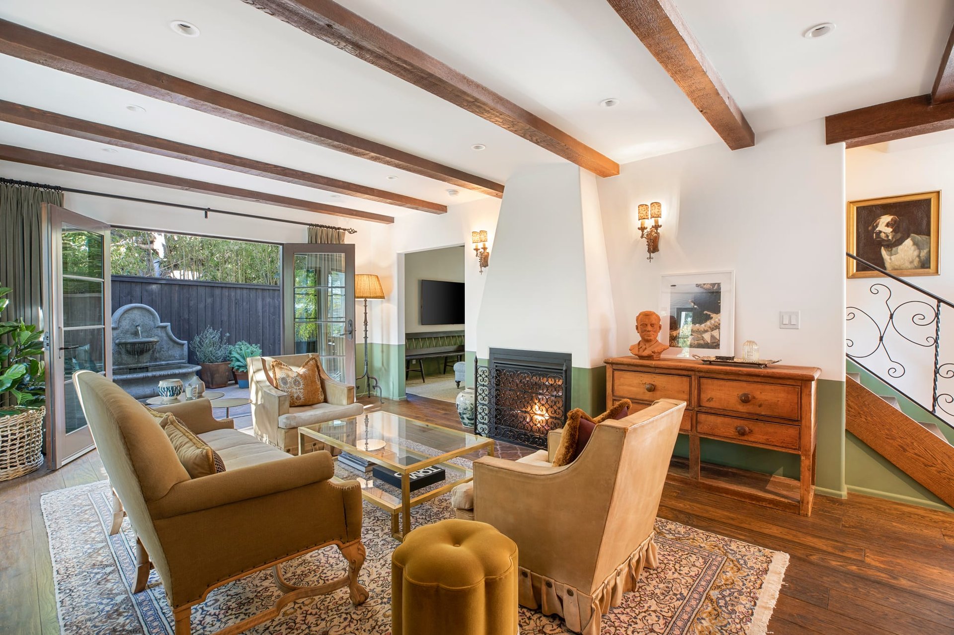 Chic Hideaway above The Strip 