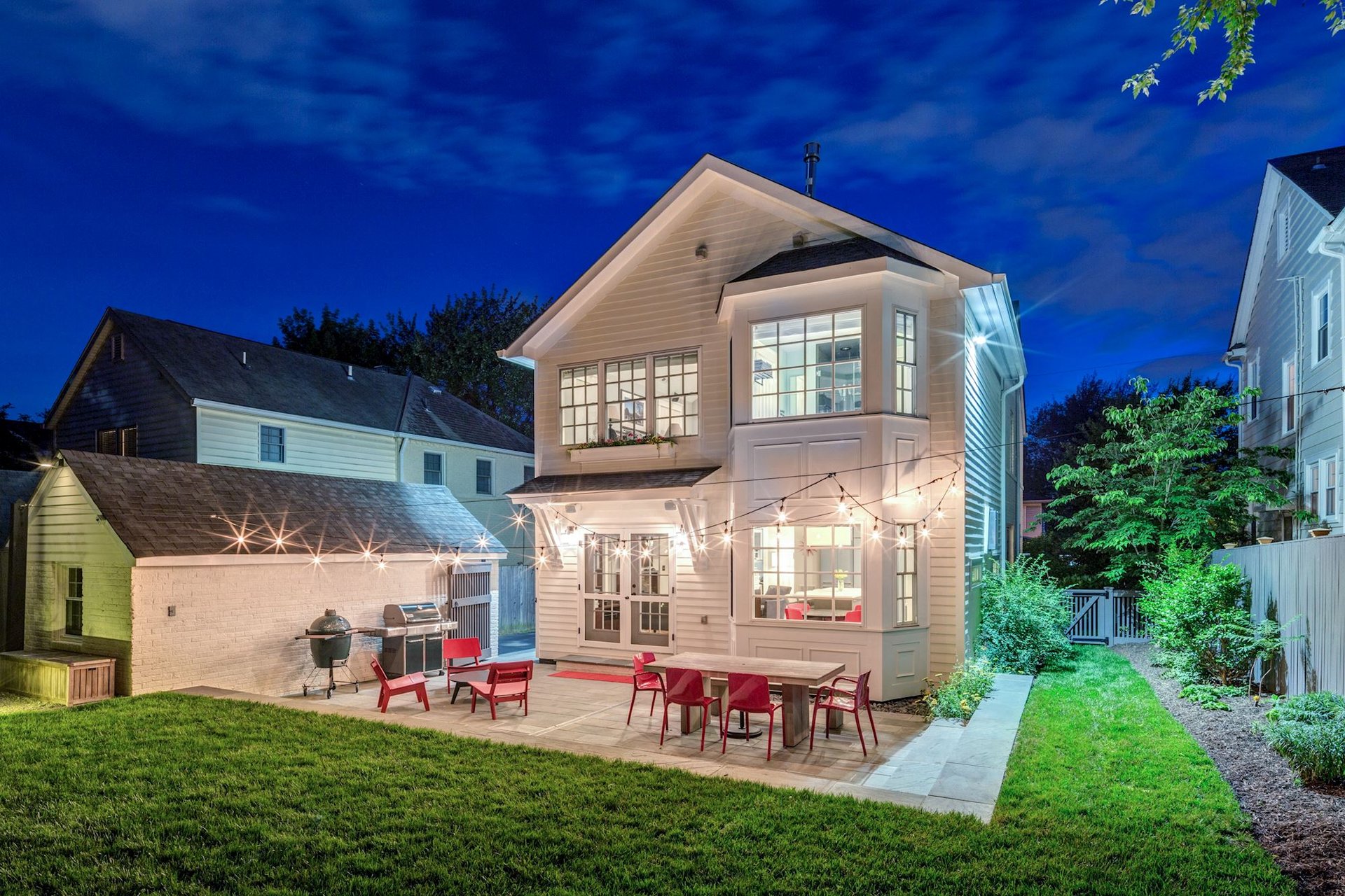 2433 Davis Ave