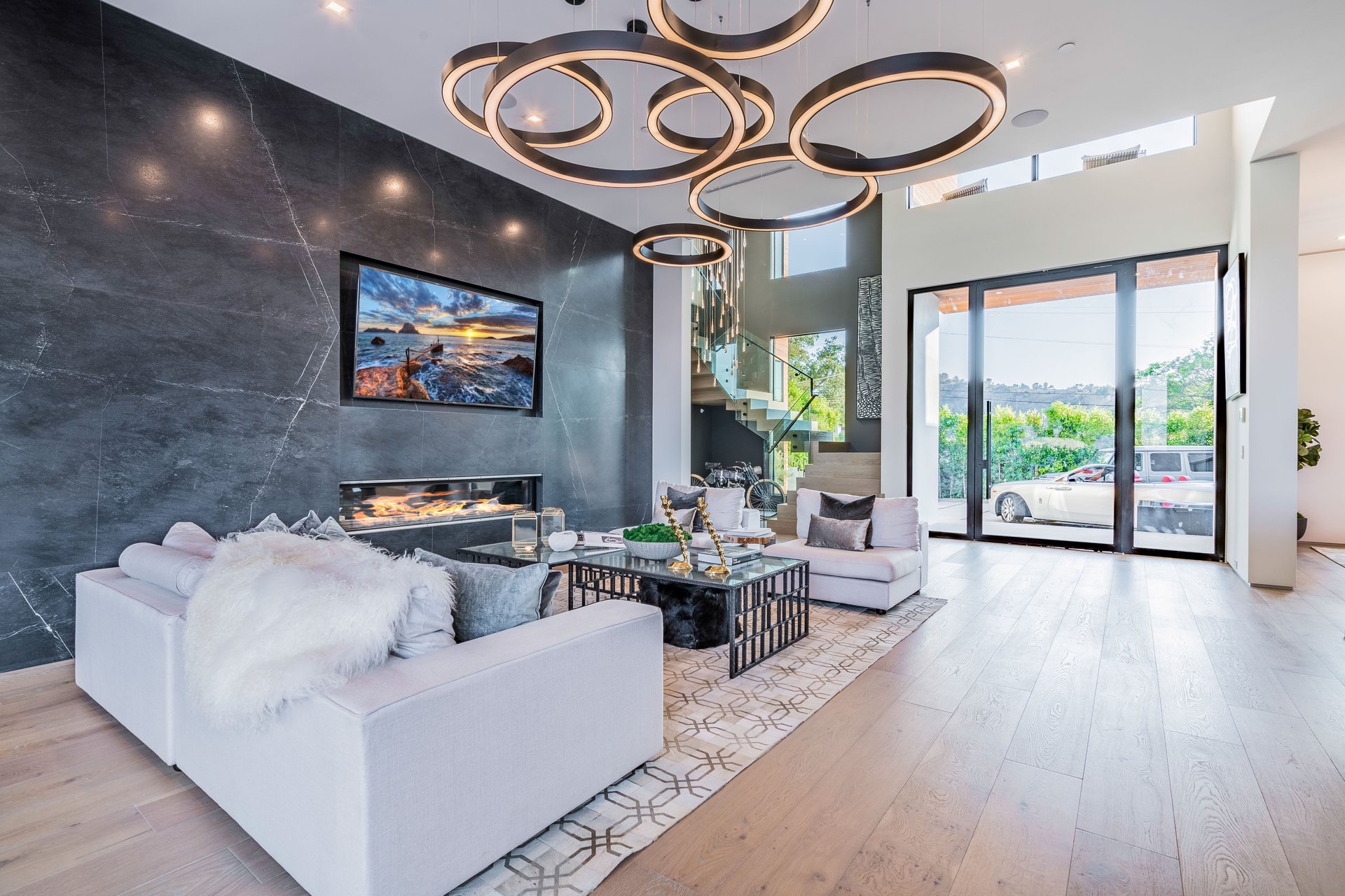 3958 Sunswept Dr