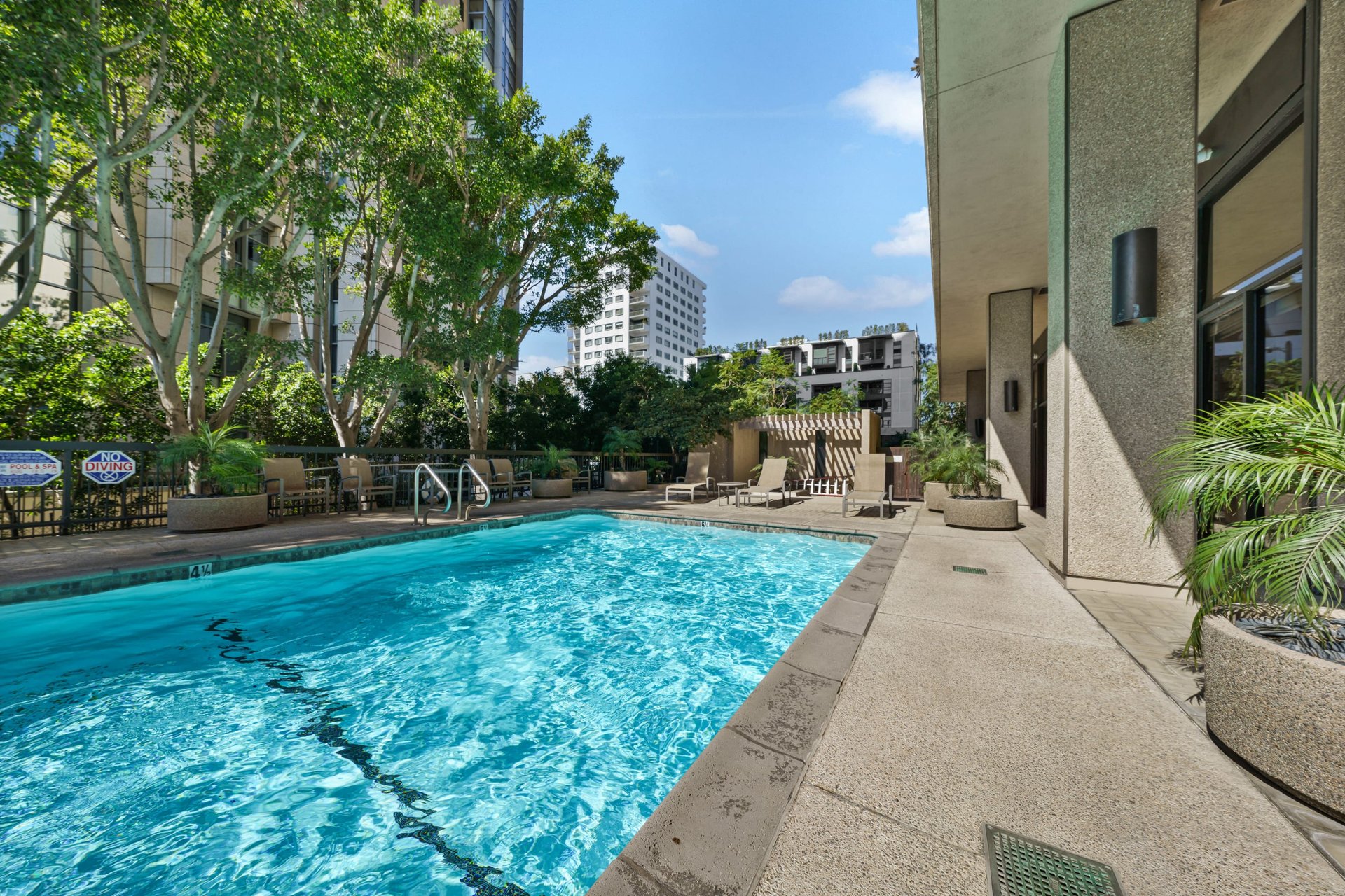 Westford #303, Wilshire Corridor