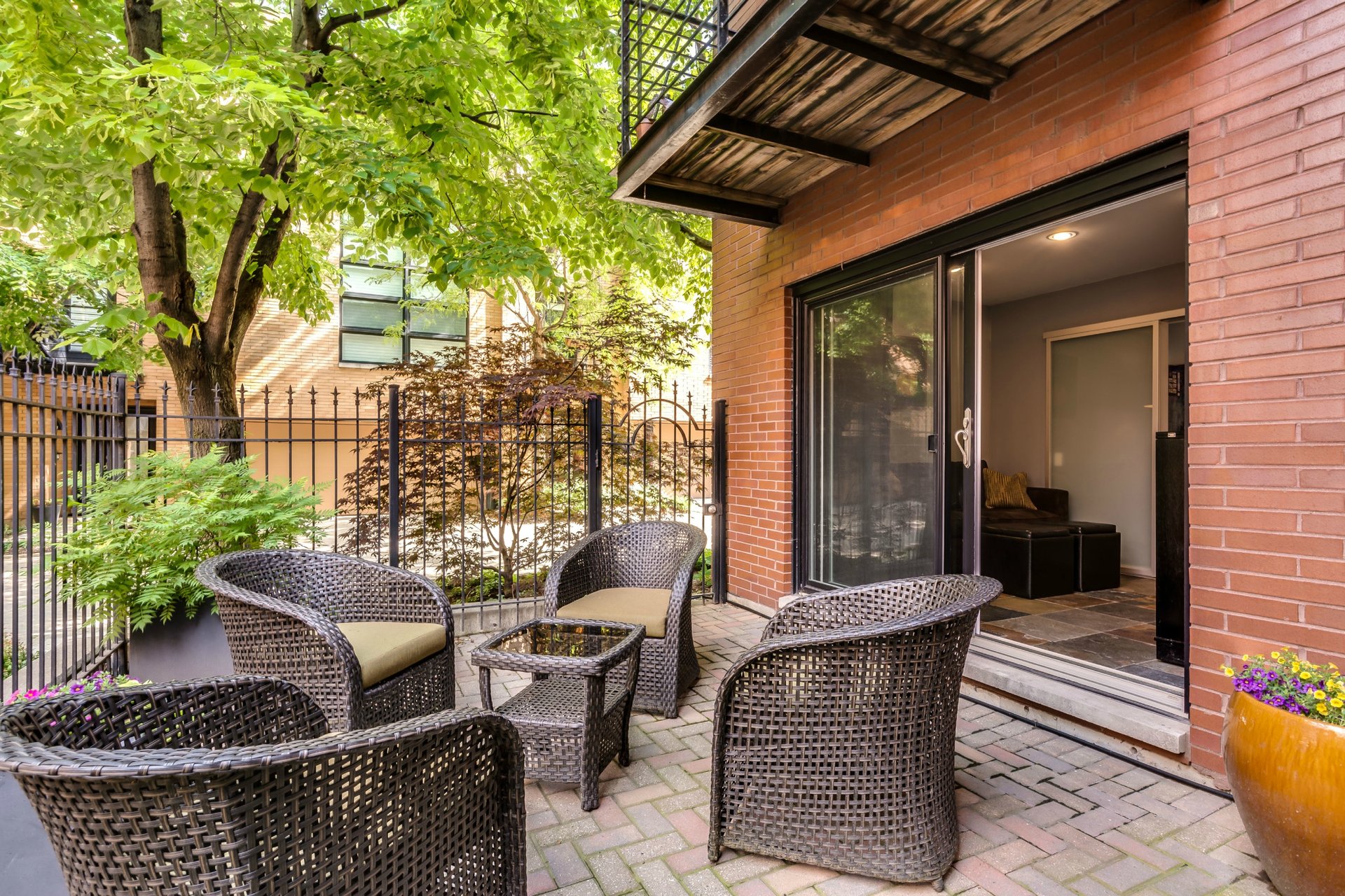 Bucktown Gem: 2038 W. Willow St, #A