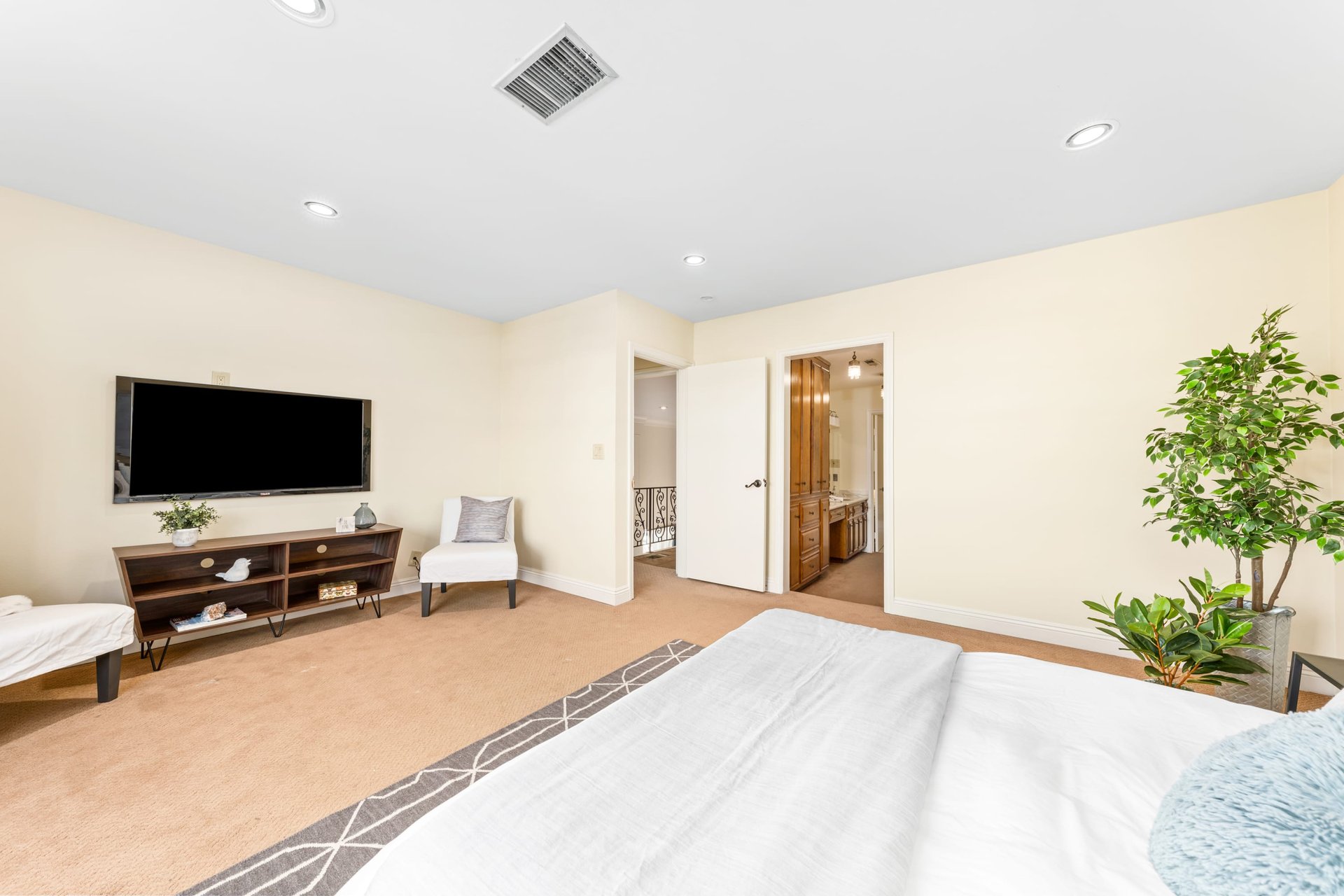 8712 Gregory Way #403, Pico-Robertson