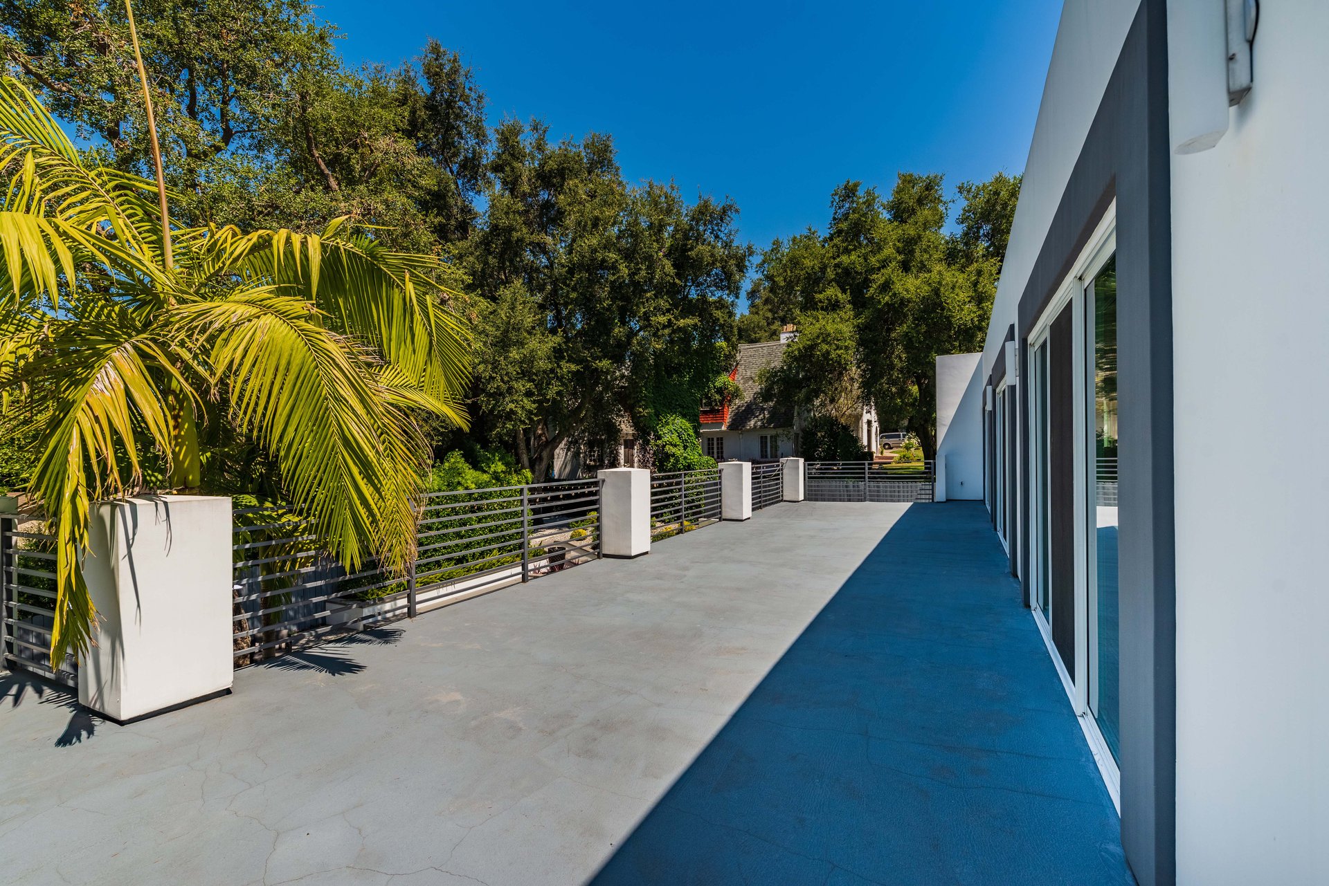 691 East Las Flores