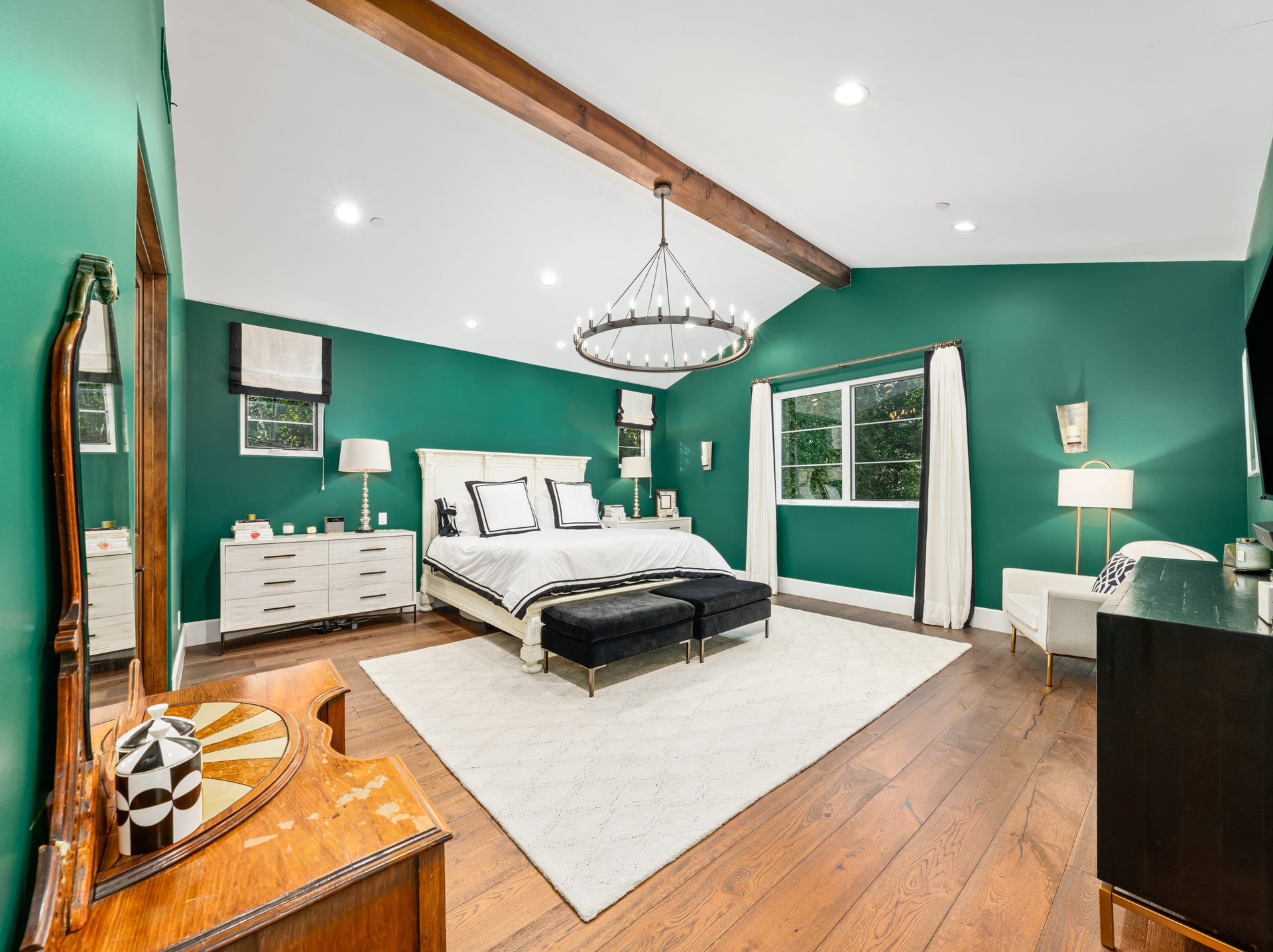 13031 Bloomfield St, Studio City