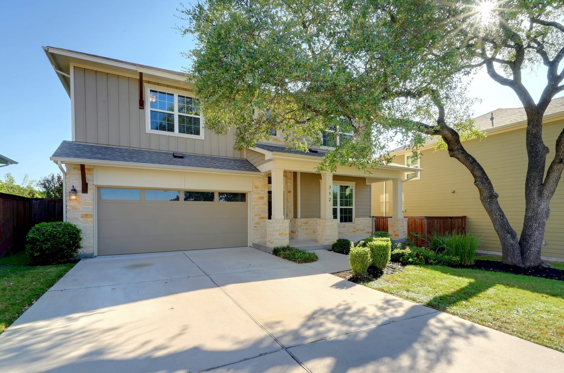 712 Waterfall Way