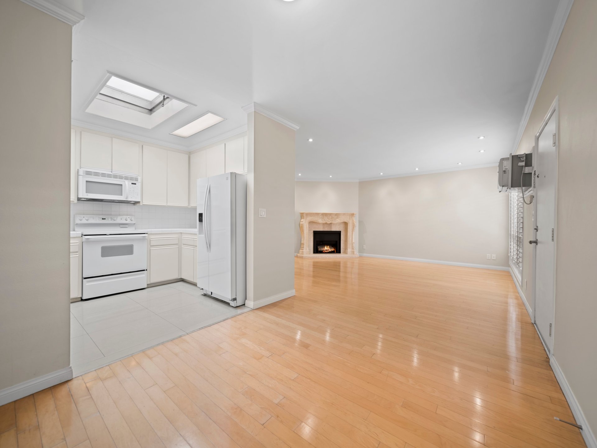LEASED | 837 N West Knoll Dr Unit 319