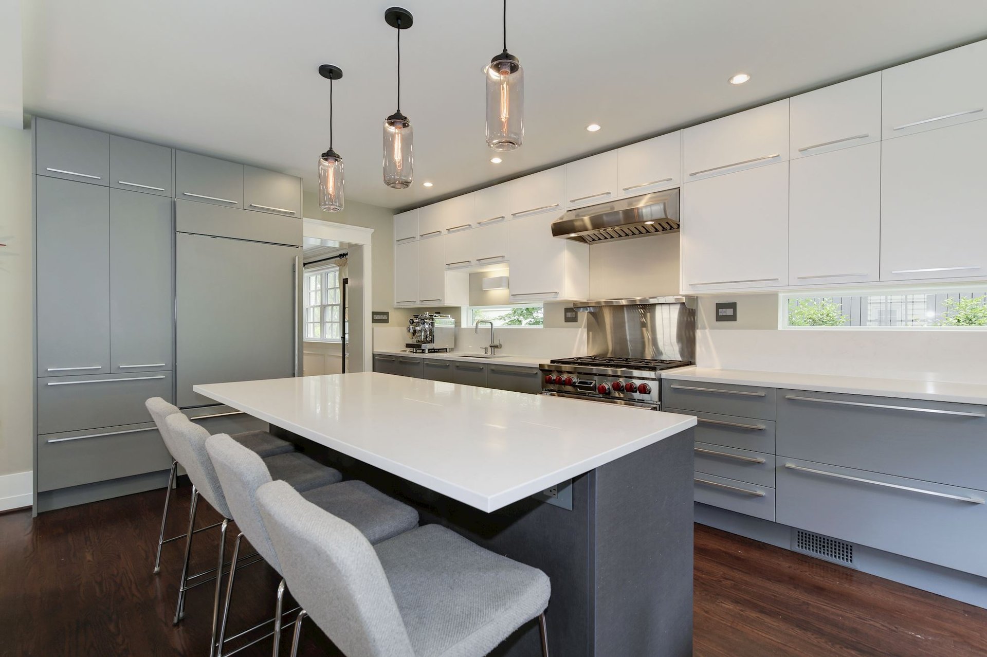 2433 Davis Ave