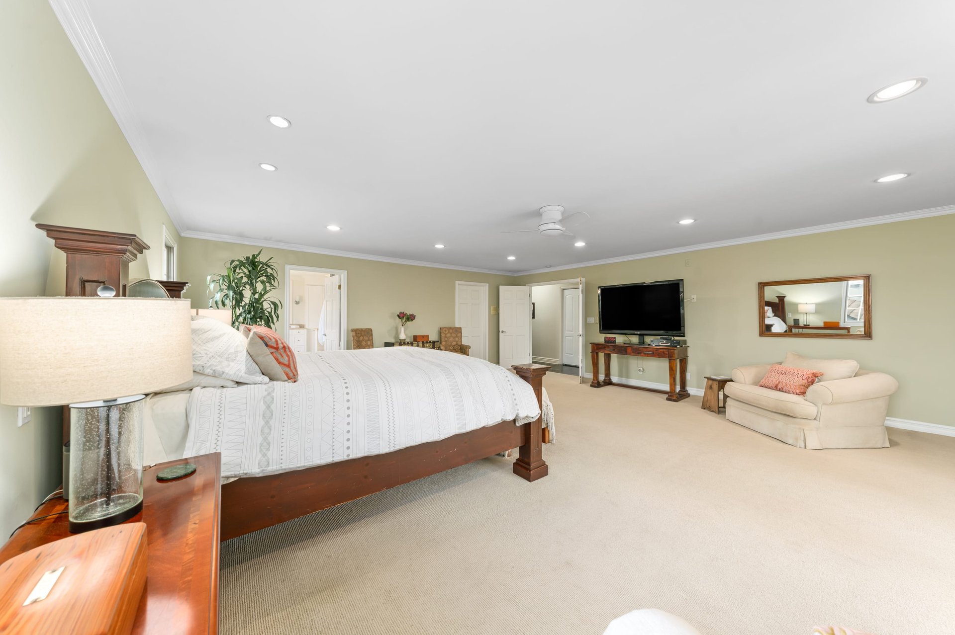 14811 Sutton St, Sherman Oaks