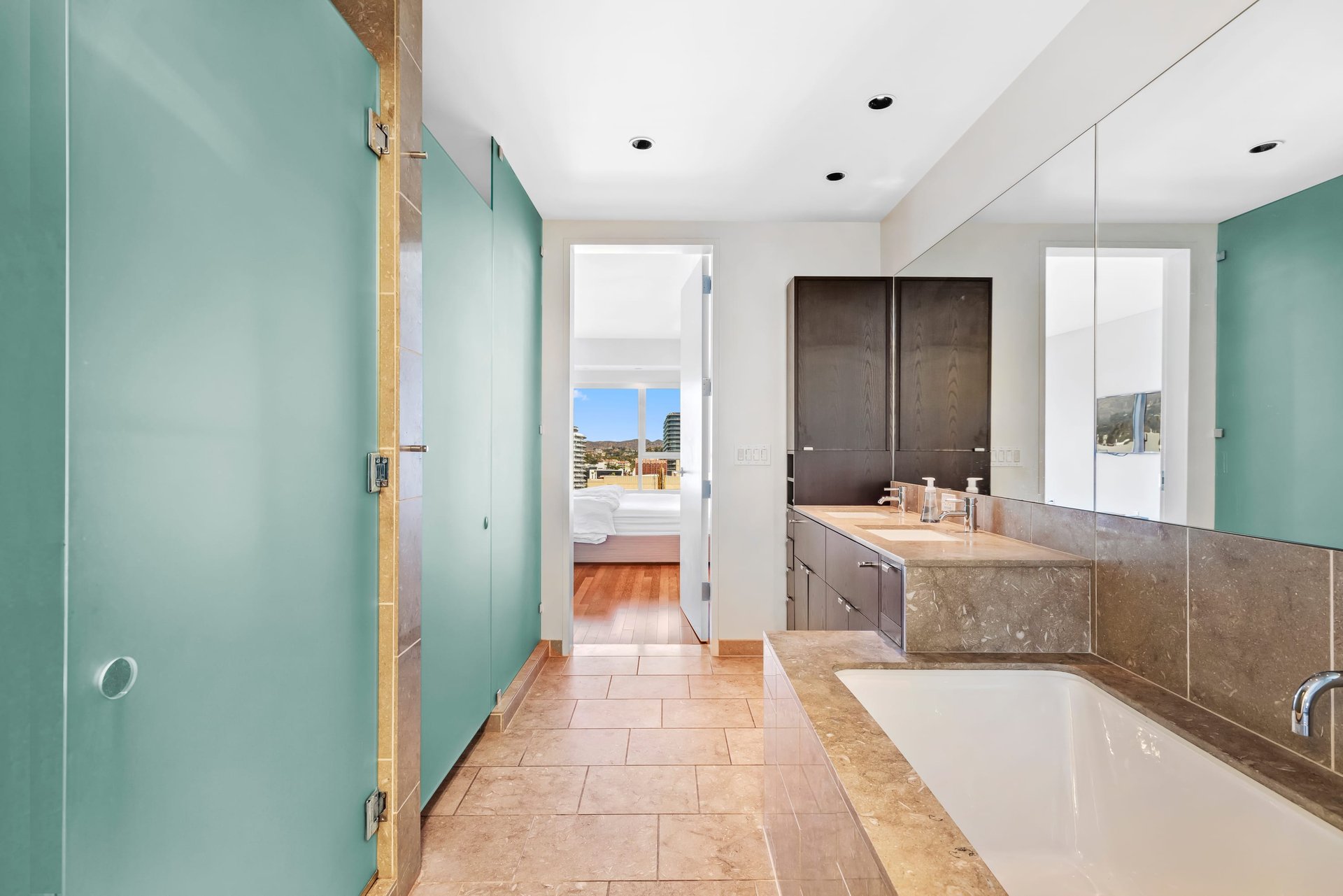 SUPER CHIC "W" RESIDENCE IN HOLLYWOOD