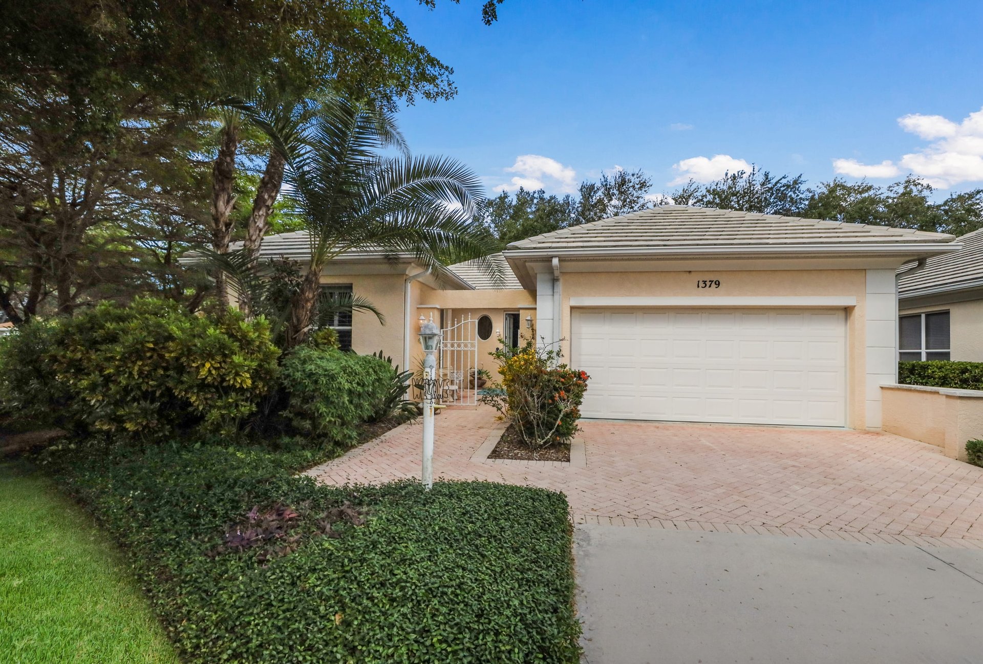1379 Tearose Place