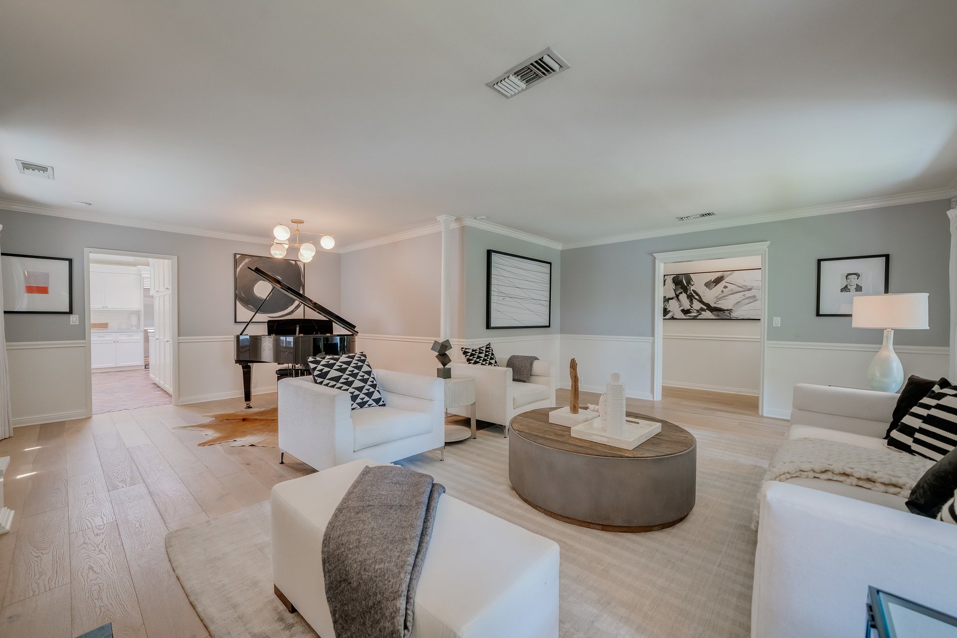 A Hampton's Vibe Traditional Home in Studio City 