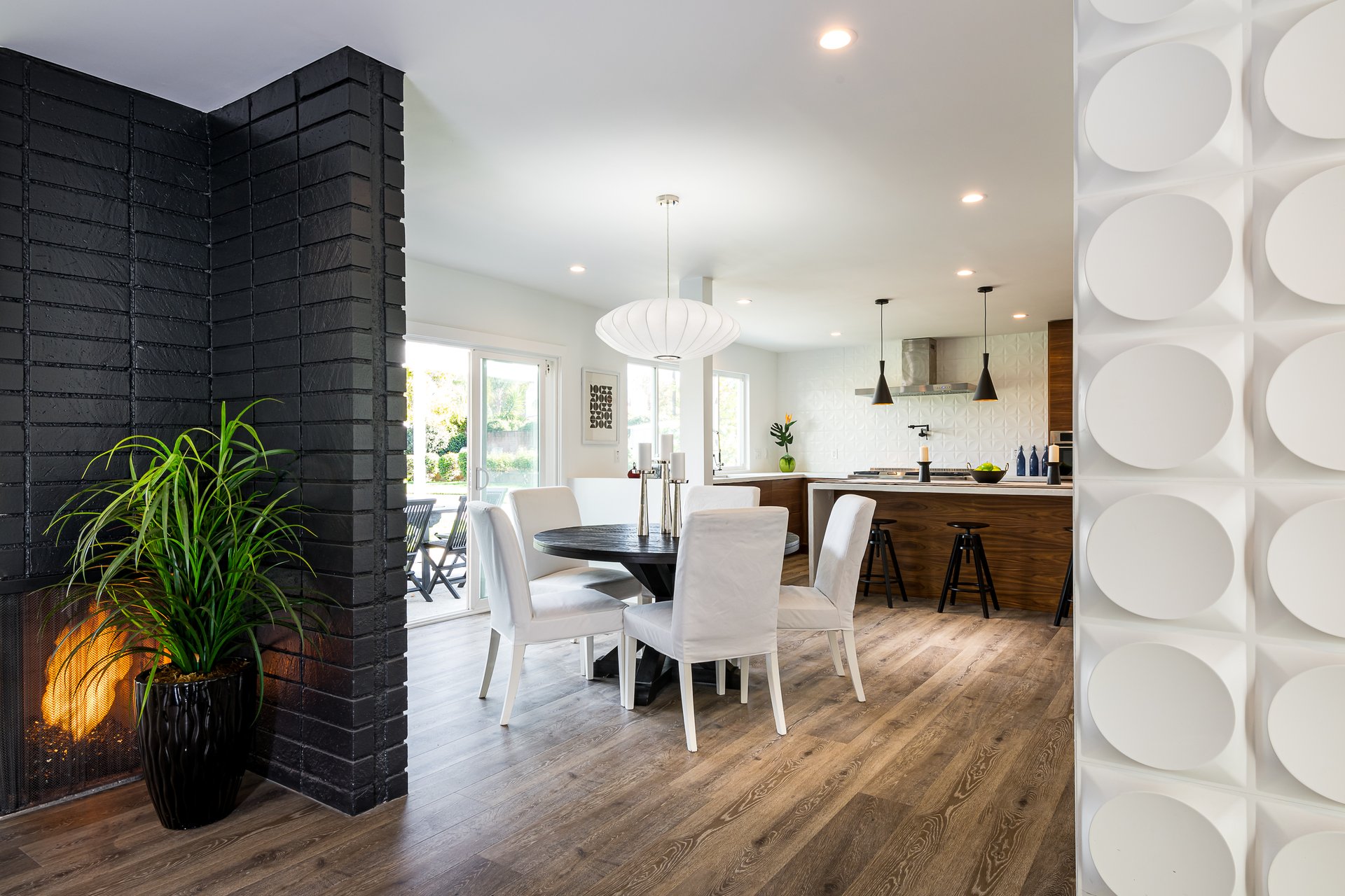 Mid-Century Smart Home in Woodland Hills
