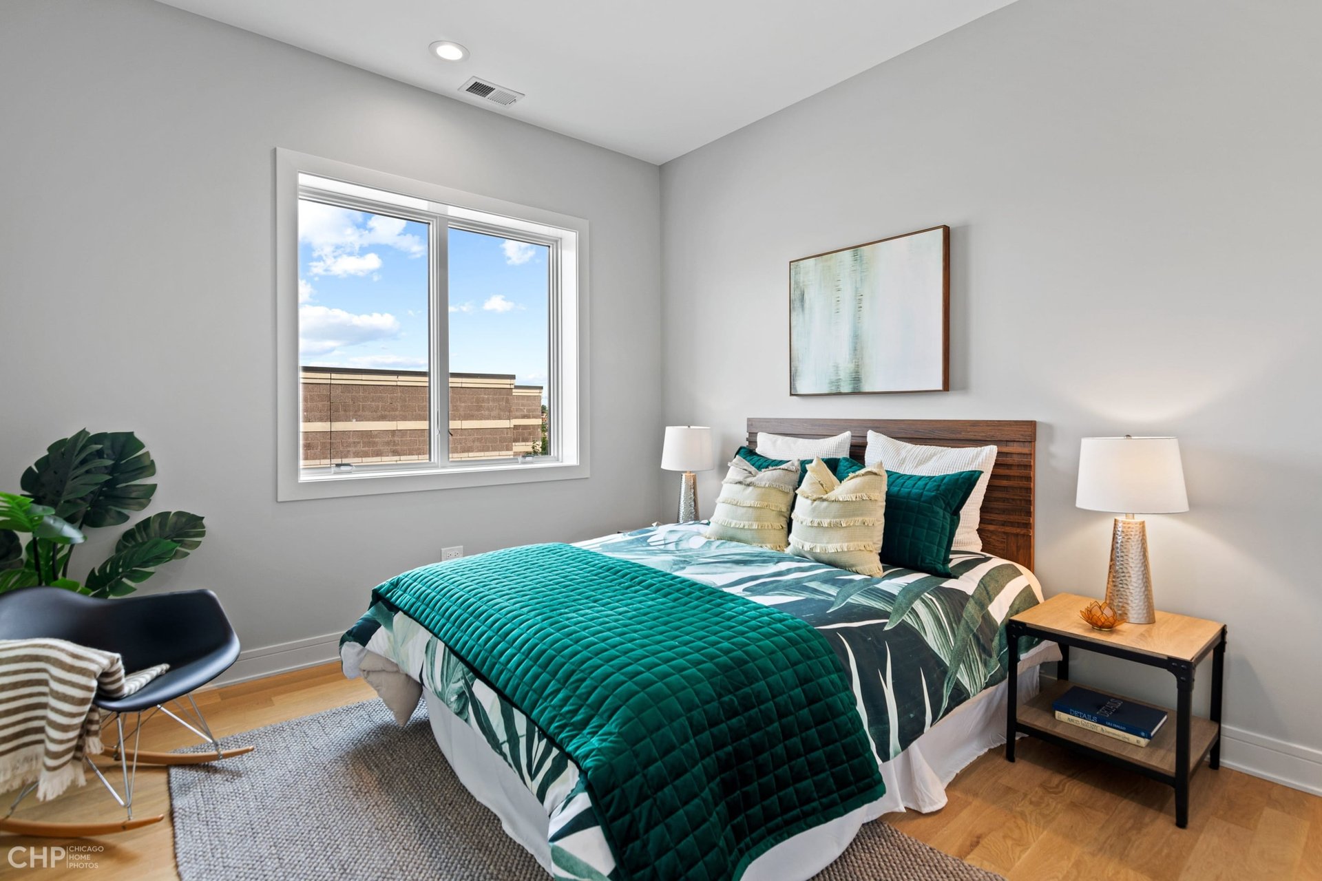 Private Roof Deck with City Views in Logan Square: 1717 Humboldt #3S