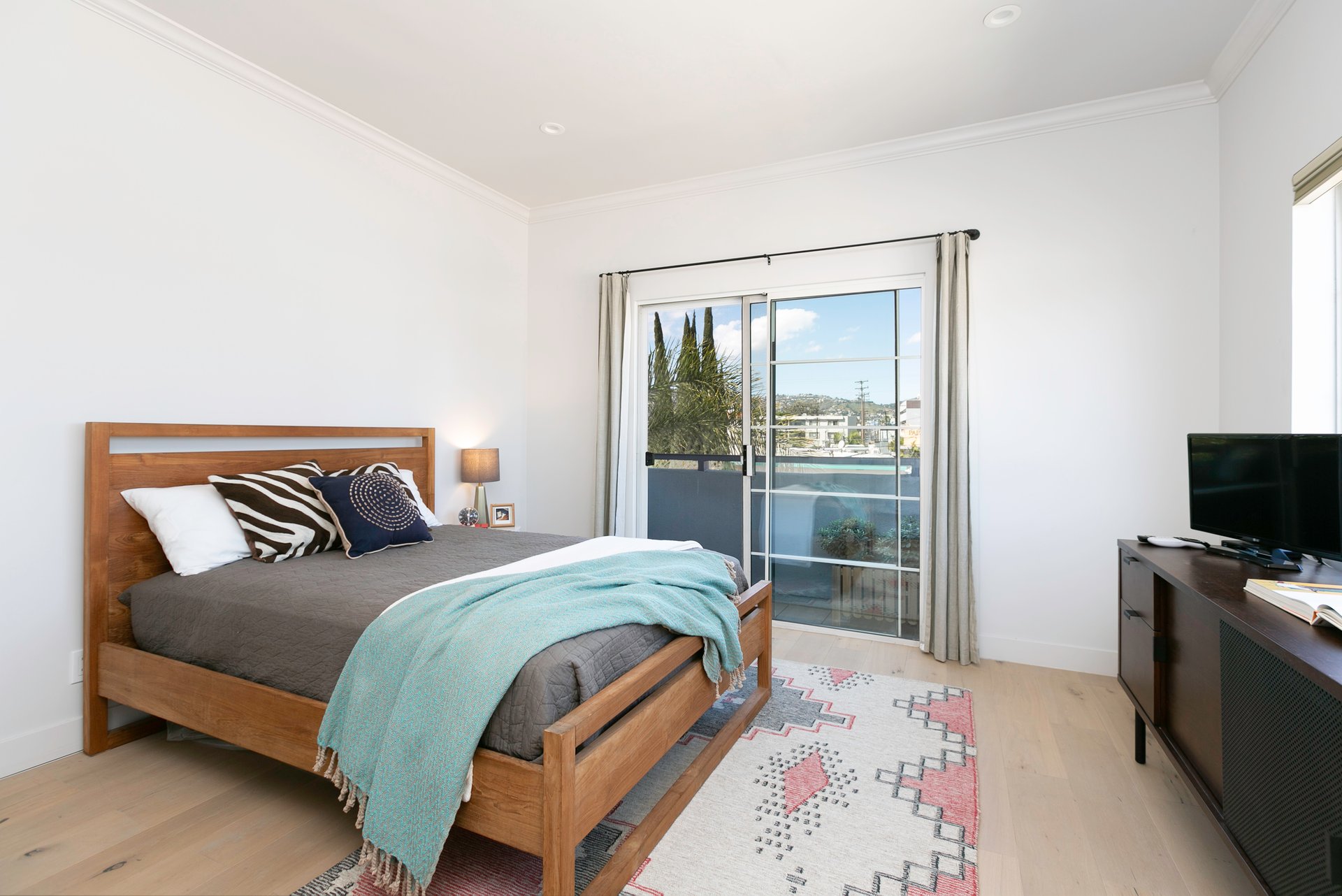 Renovated Townhome in Beverly Grove