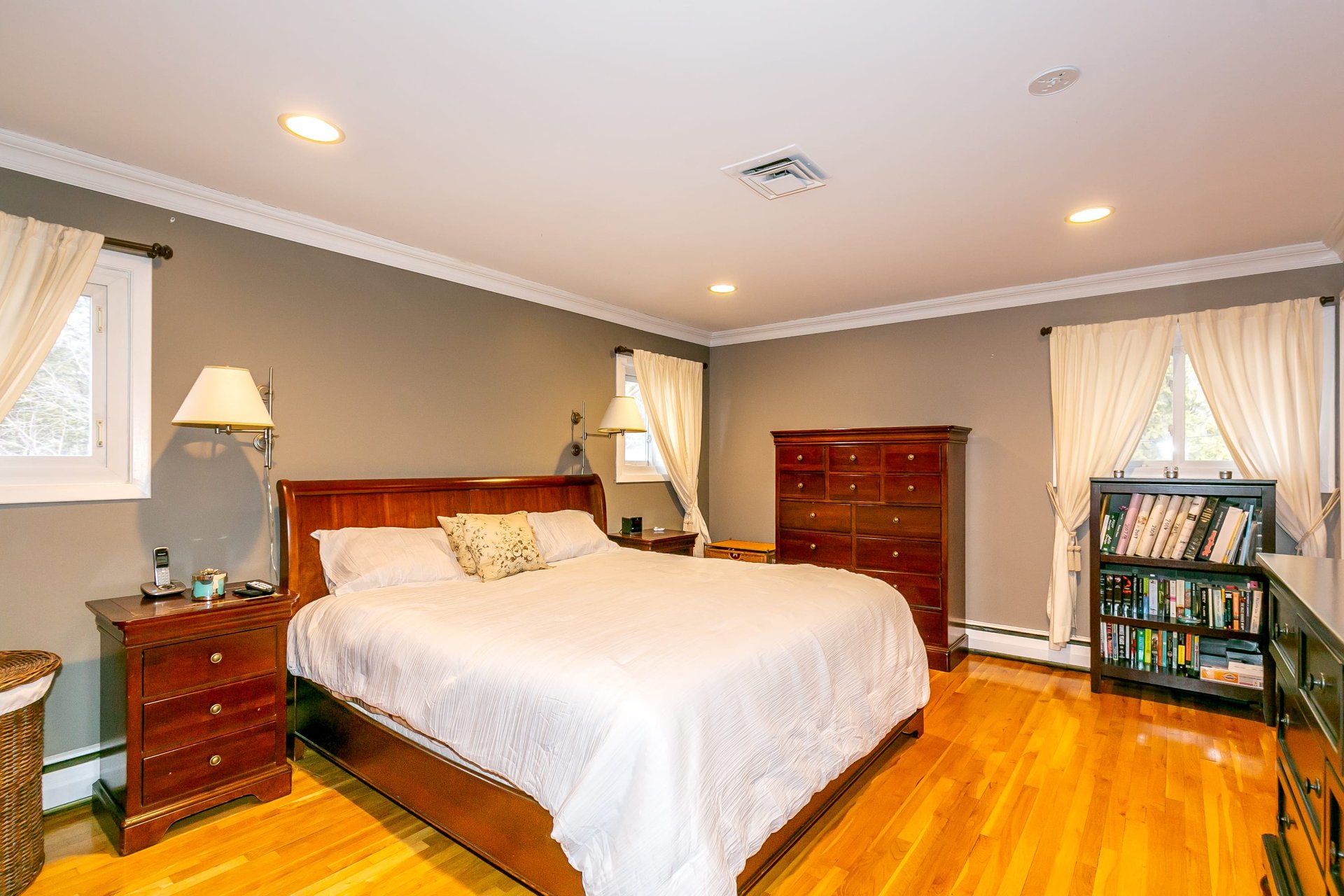 1 Gloria Dr, Woodbury